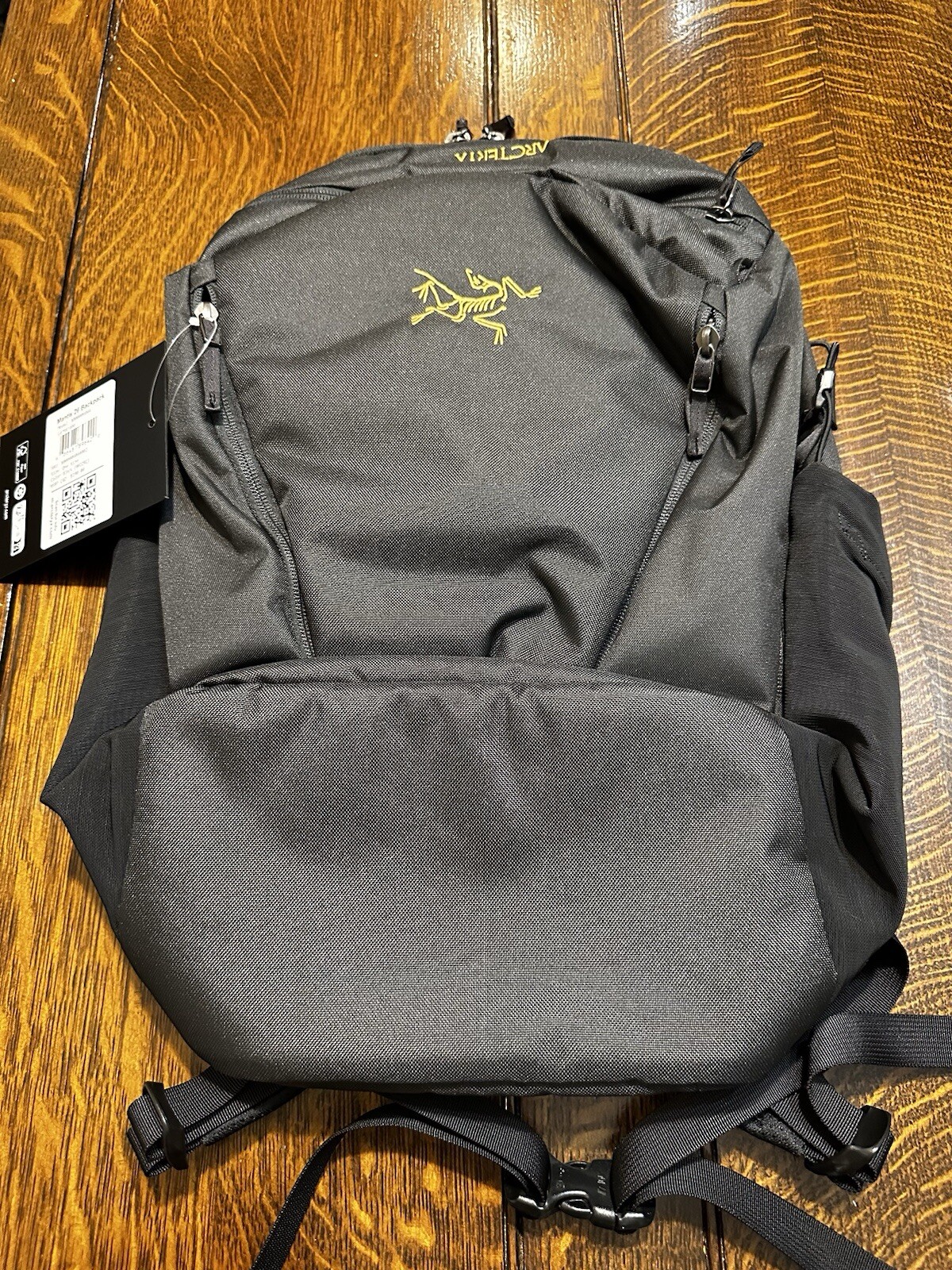 Arc’teryx Backpack Mantis 26 Backpack Black Gold Logo 26 Litre Backpack Rare