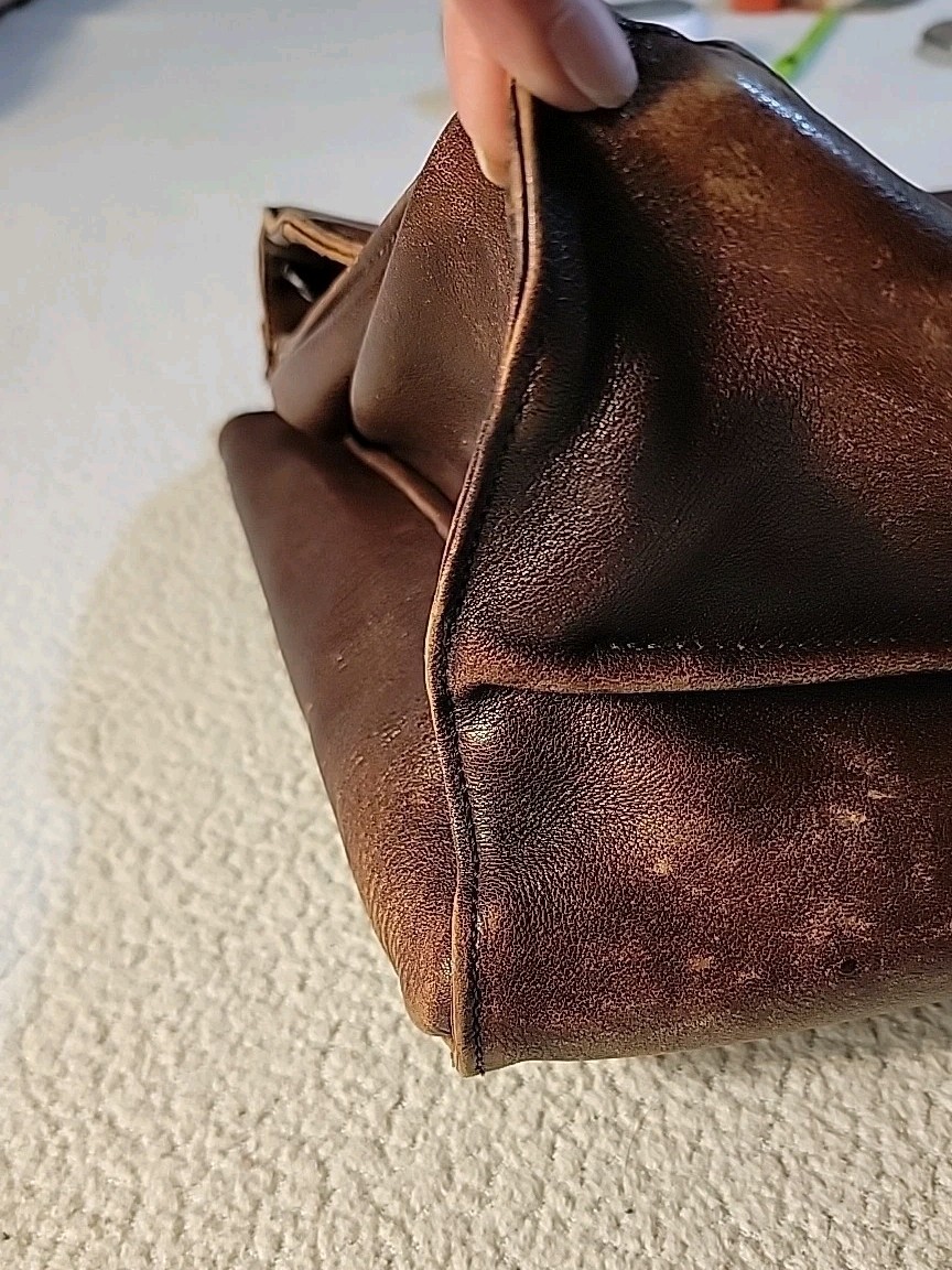 Vintage Wilson Leather Briefcase Brown Distressed Soft. 18″x14″ Review photo’s.