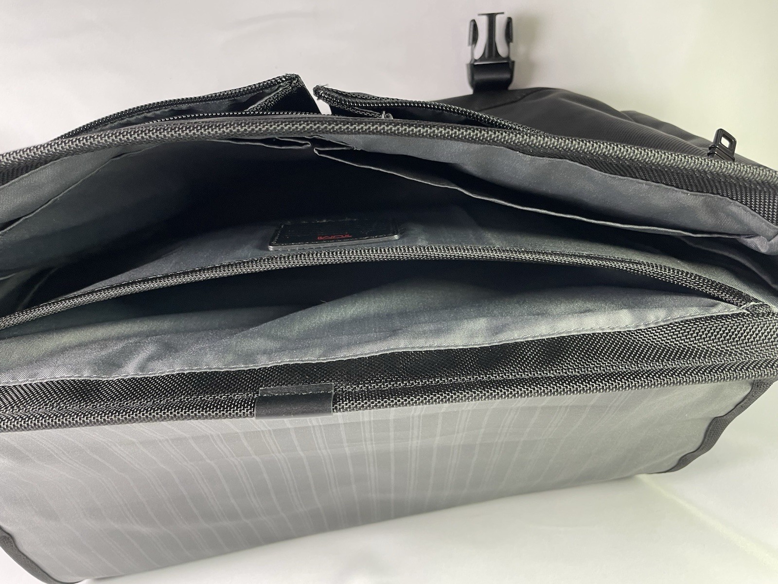 TUMI Alpha 2 Organizer Portfolio Brief / Expandable Messenger