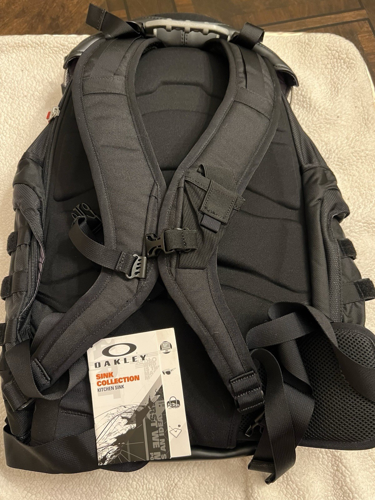 GENUINE Oakley 34L Capacity Kitchen Sink Backpack Black 92060AODM AUTHENTIC READ