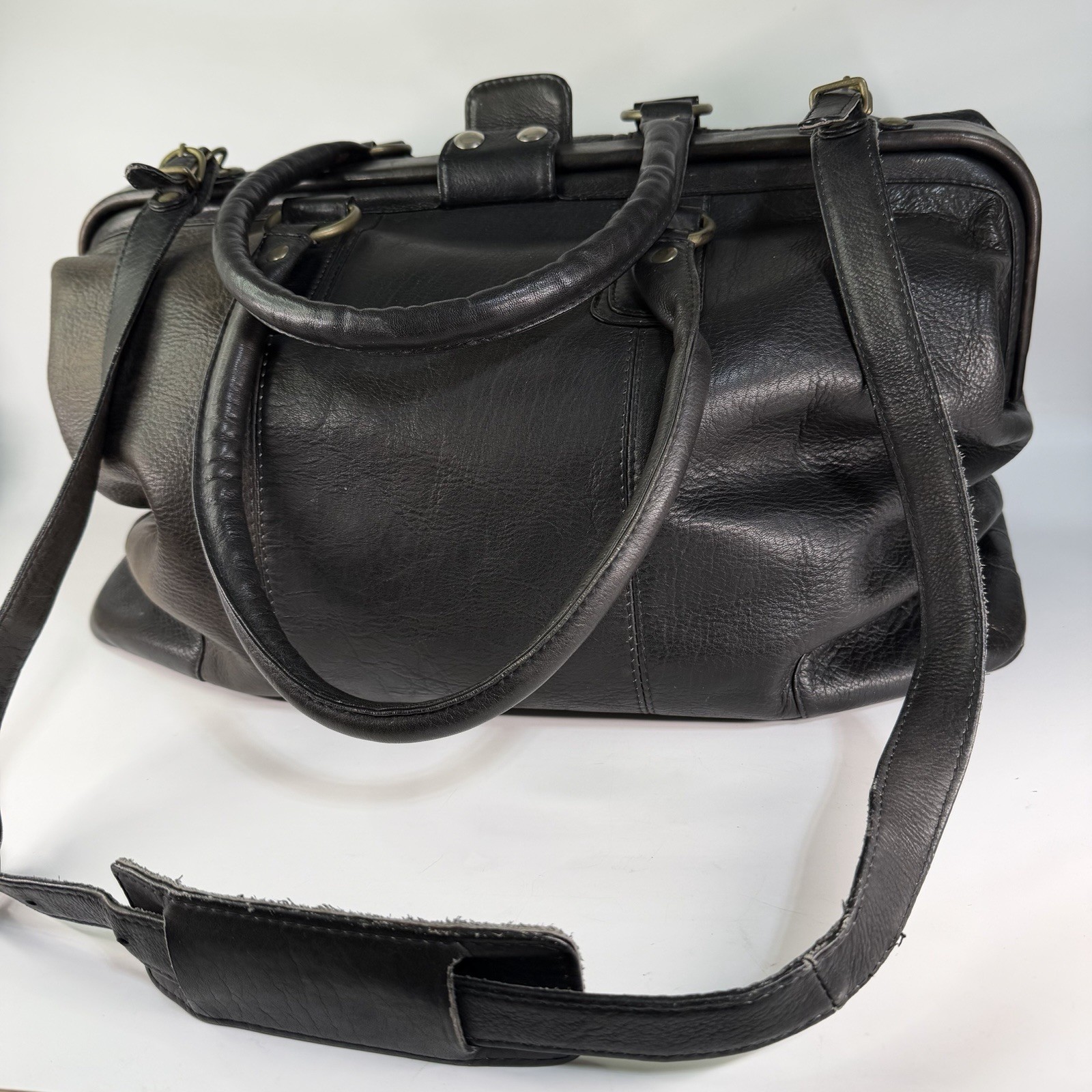 Vintage Orvis Leather Duffle Bag Weekender Crossbody Doctor Travel Carry On RARE