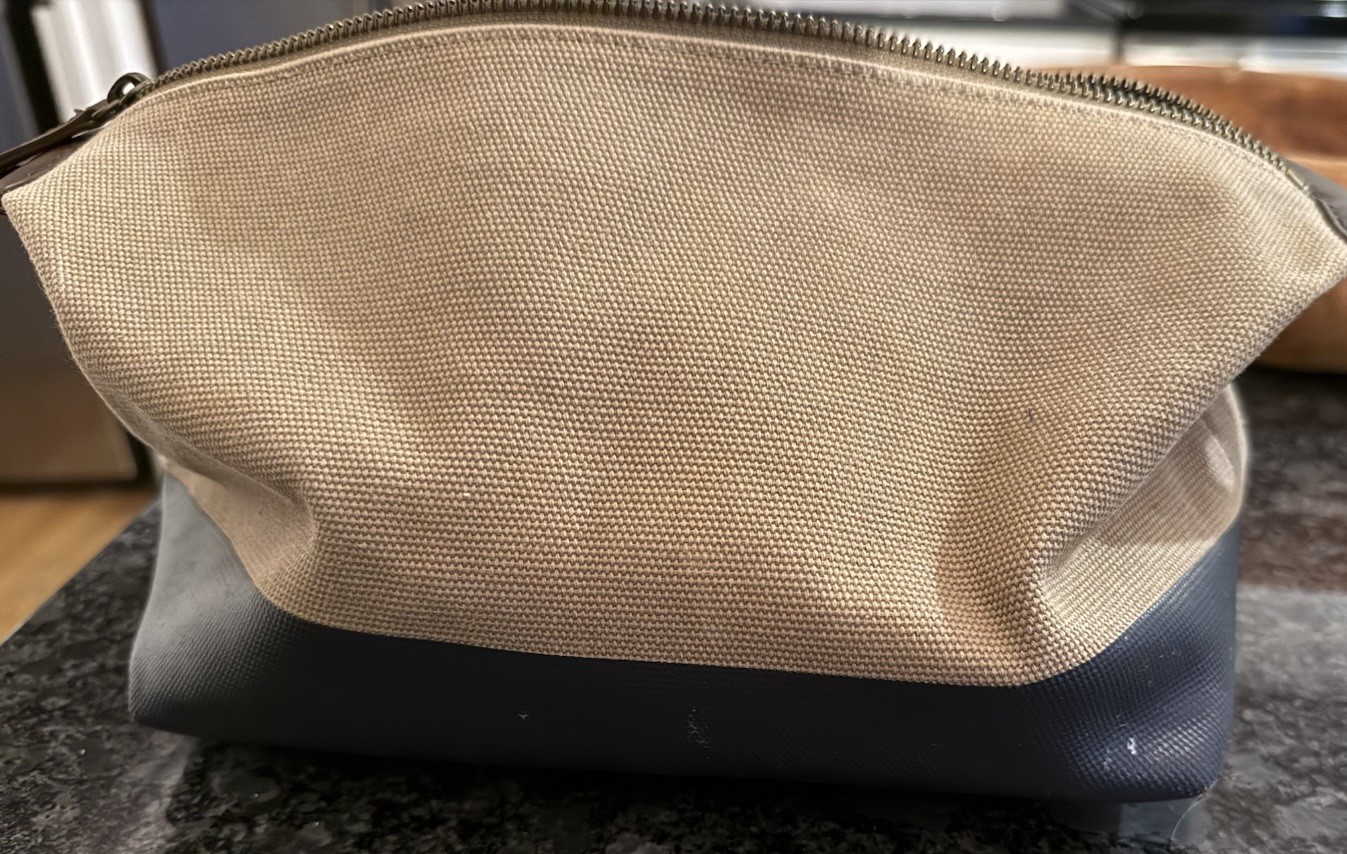 Vineyard Vines canvas travel Dopp kit two-tone khaki/ navy w Signature Logo