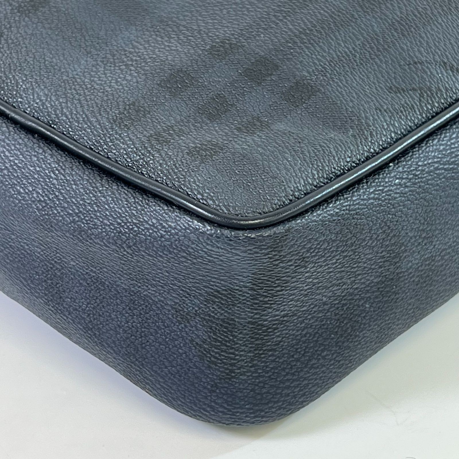 Authentic Burberry Shadow Check Shoulder Bag Navy Unisex Leather PVC 17cm x 22cm