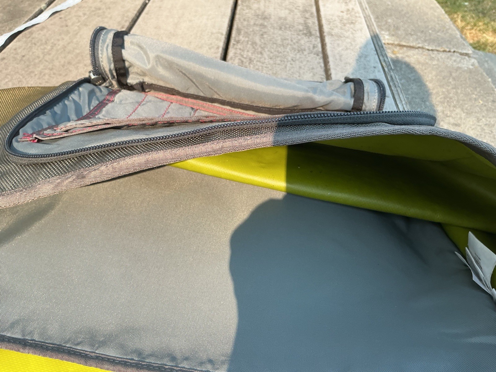 The North Face Large Messenger Bag Green Laptop Shoulder Travel Work Crossbody