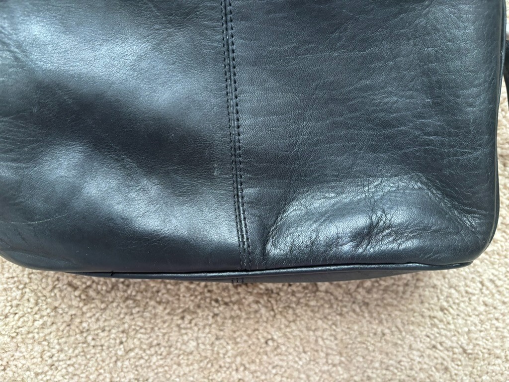 Vintage Wilsons Leather Crossbody Bag Black Genuine Minimalist Vintage 3 pocket