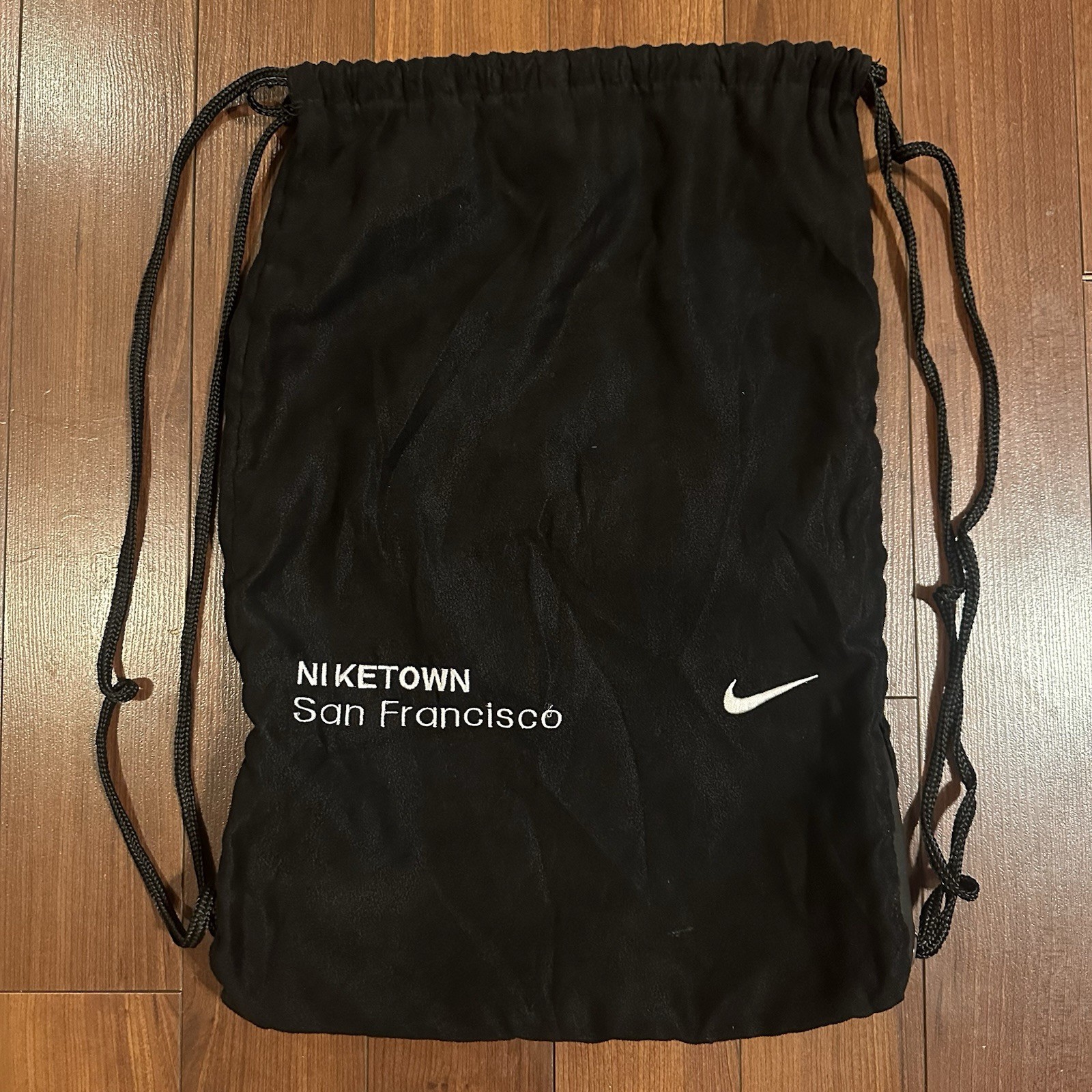 Niketown San Francisco Drawstring Bag Black Nyon/Polyester 18.5 x 14″ ZZ6