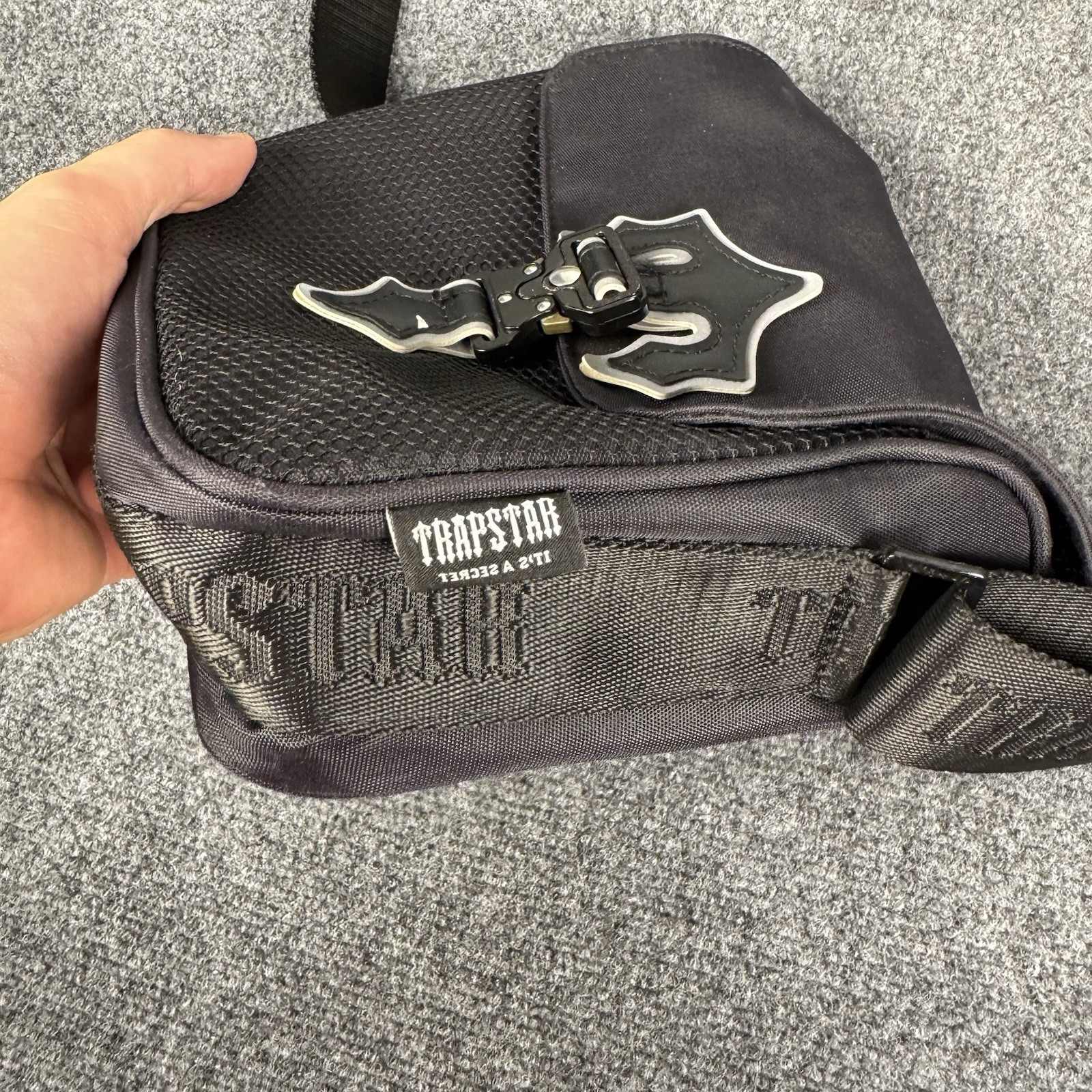 Trapstar Irongate T Crossbody Bag Black Metal Latch Messenger Shoulder