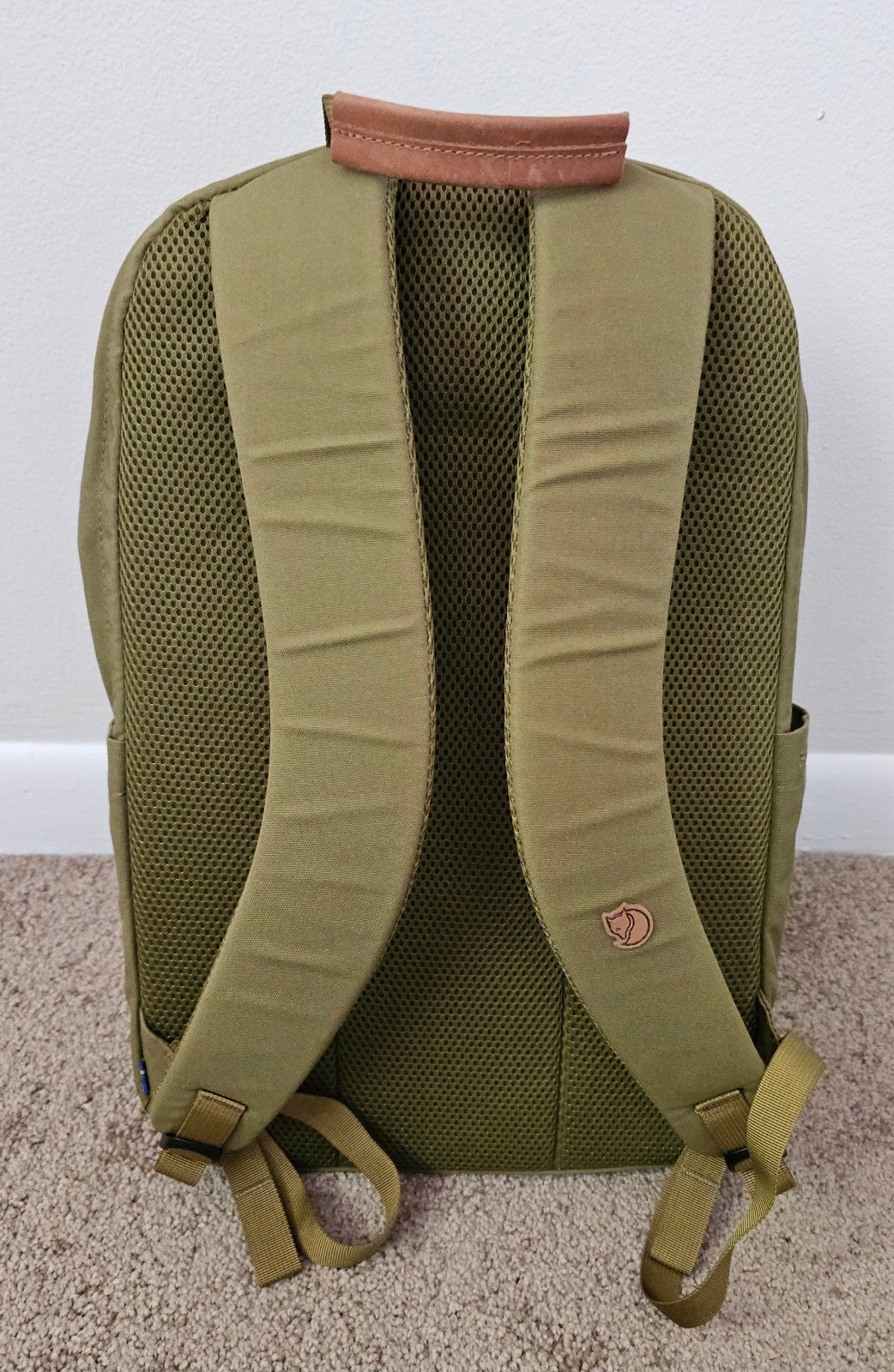 Fjallraven Raven 28 (Foliage, Discontinued) Backpack