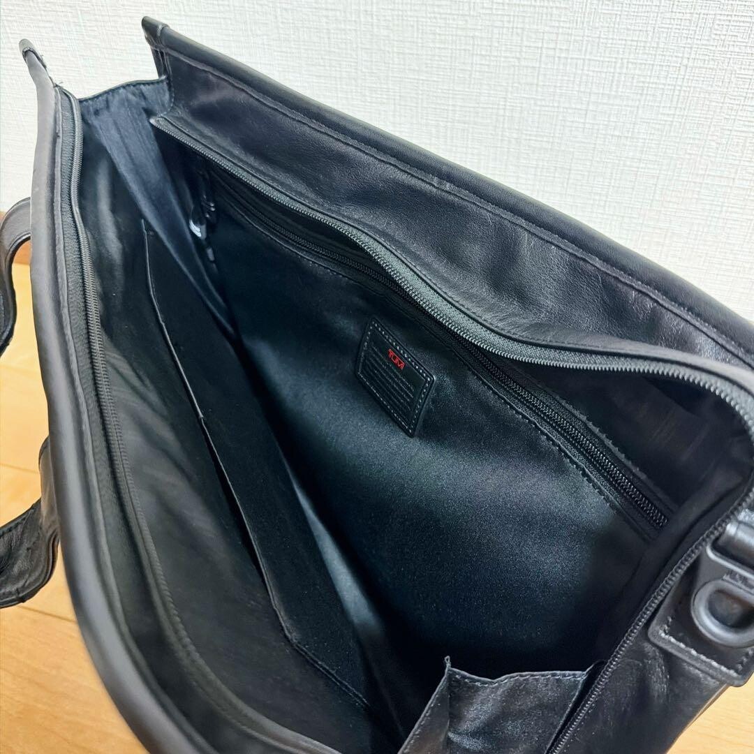 TUMI 96110DH Black Leather Slim Business Portfolio Laptop Briefcase 16.1in