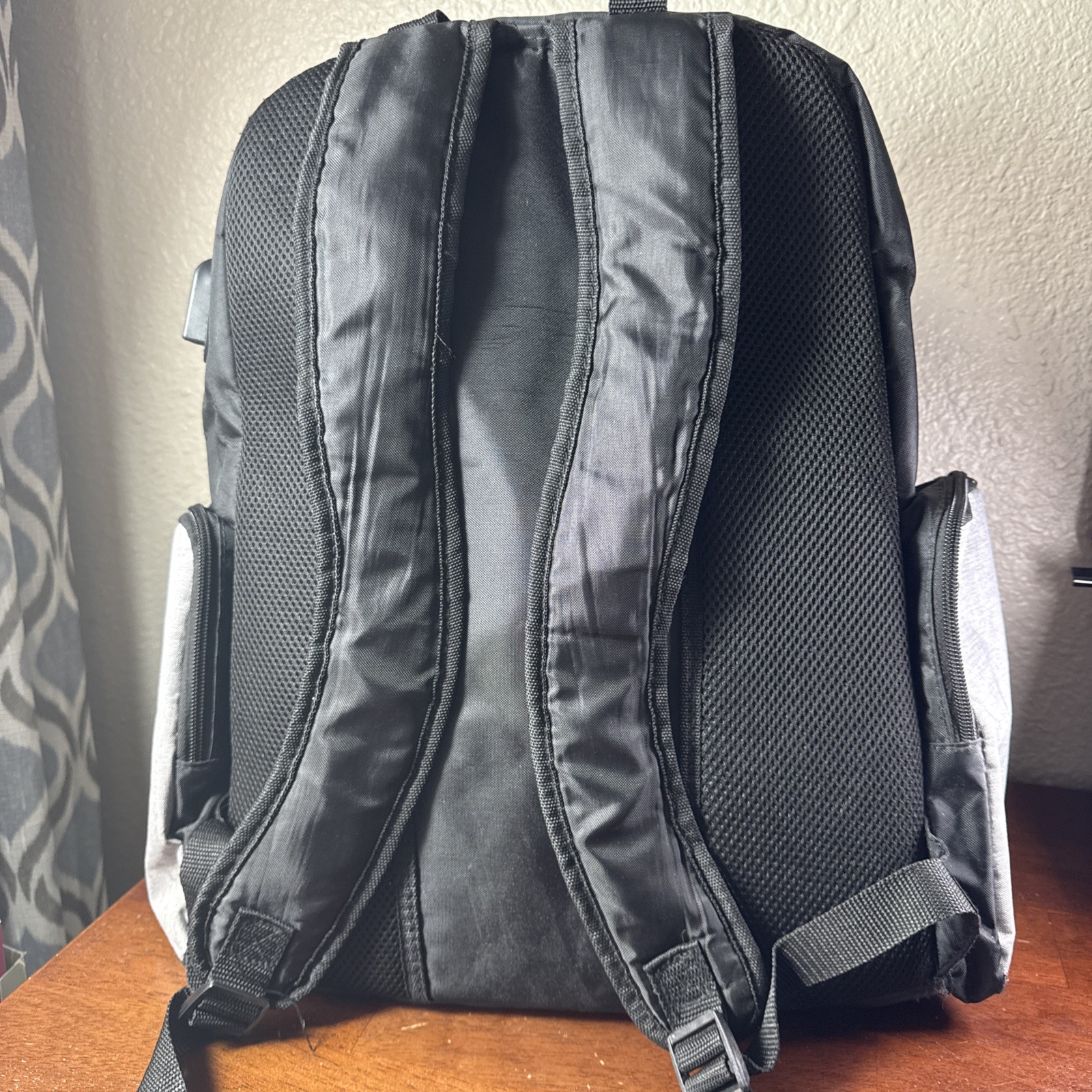 Eastsport Expandable Titan 2.0 Expandable Backpack USB Port Grey Black