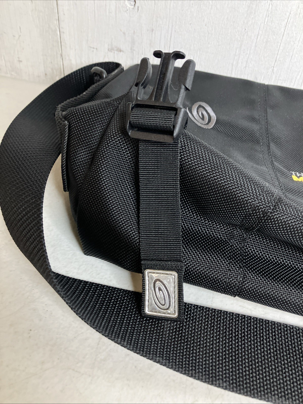TIMBUK2 Classic Messenger Bag 3 Panel Black Laptop Commuter Michael J Fox Show