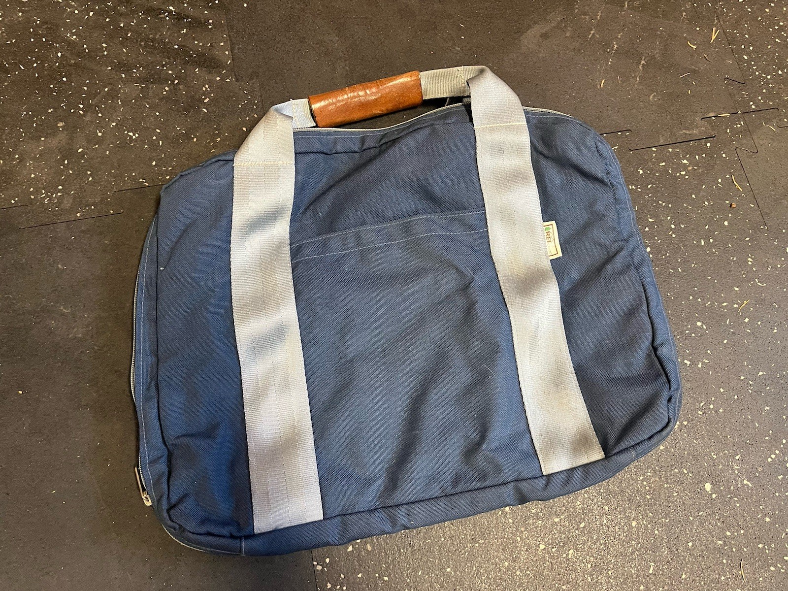Vintage REI zippered bag brief case travel Leather Snap Button Hand 12” x 16”