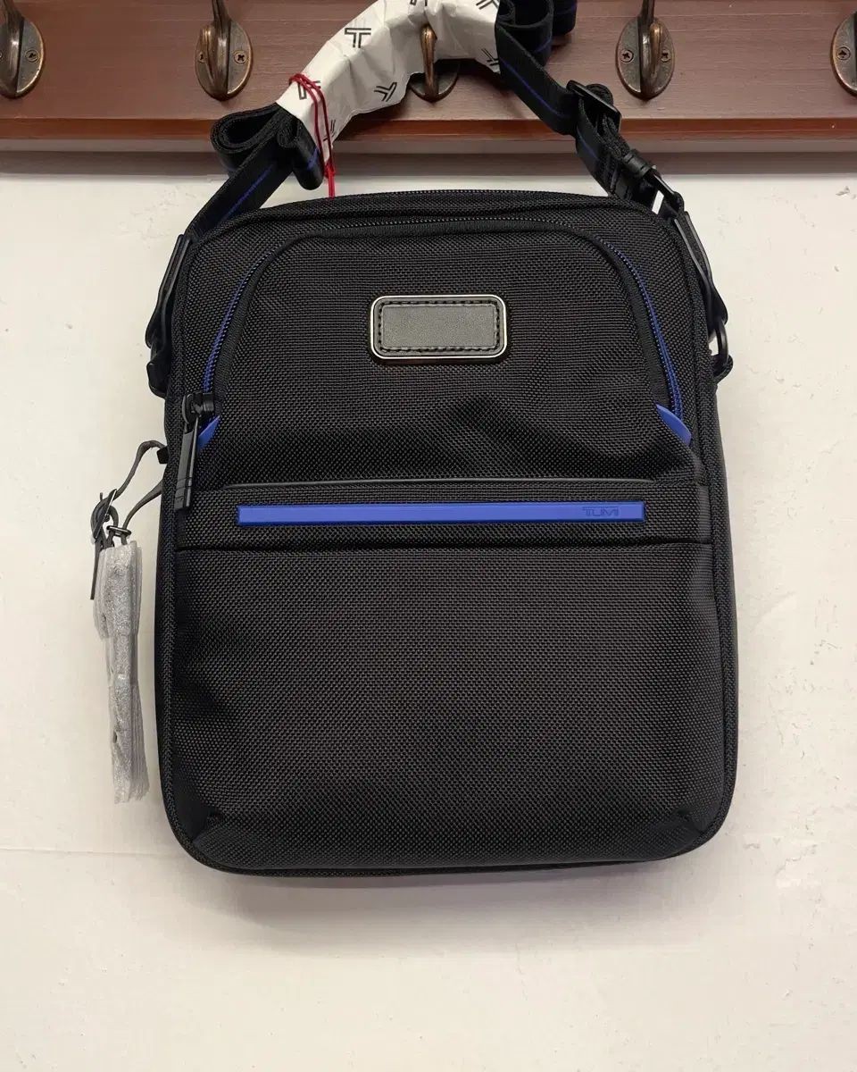 TUMI Alpha Medium Cross Bag