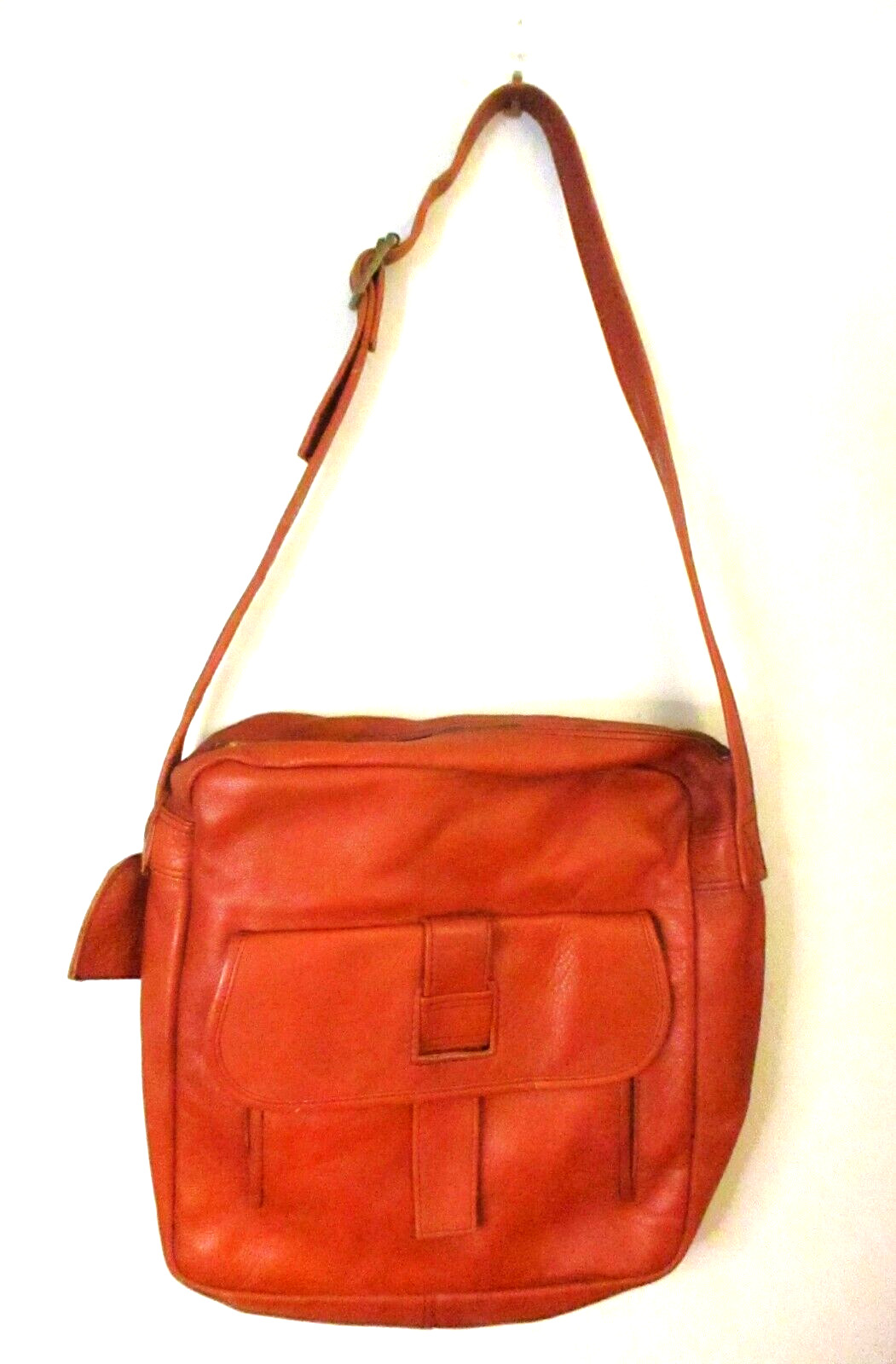 Bugatti Unisex Leather Shoulder/Messenger Bag, Caramel Brown, Leather