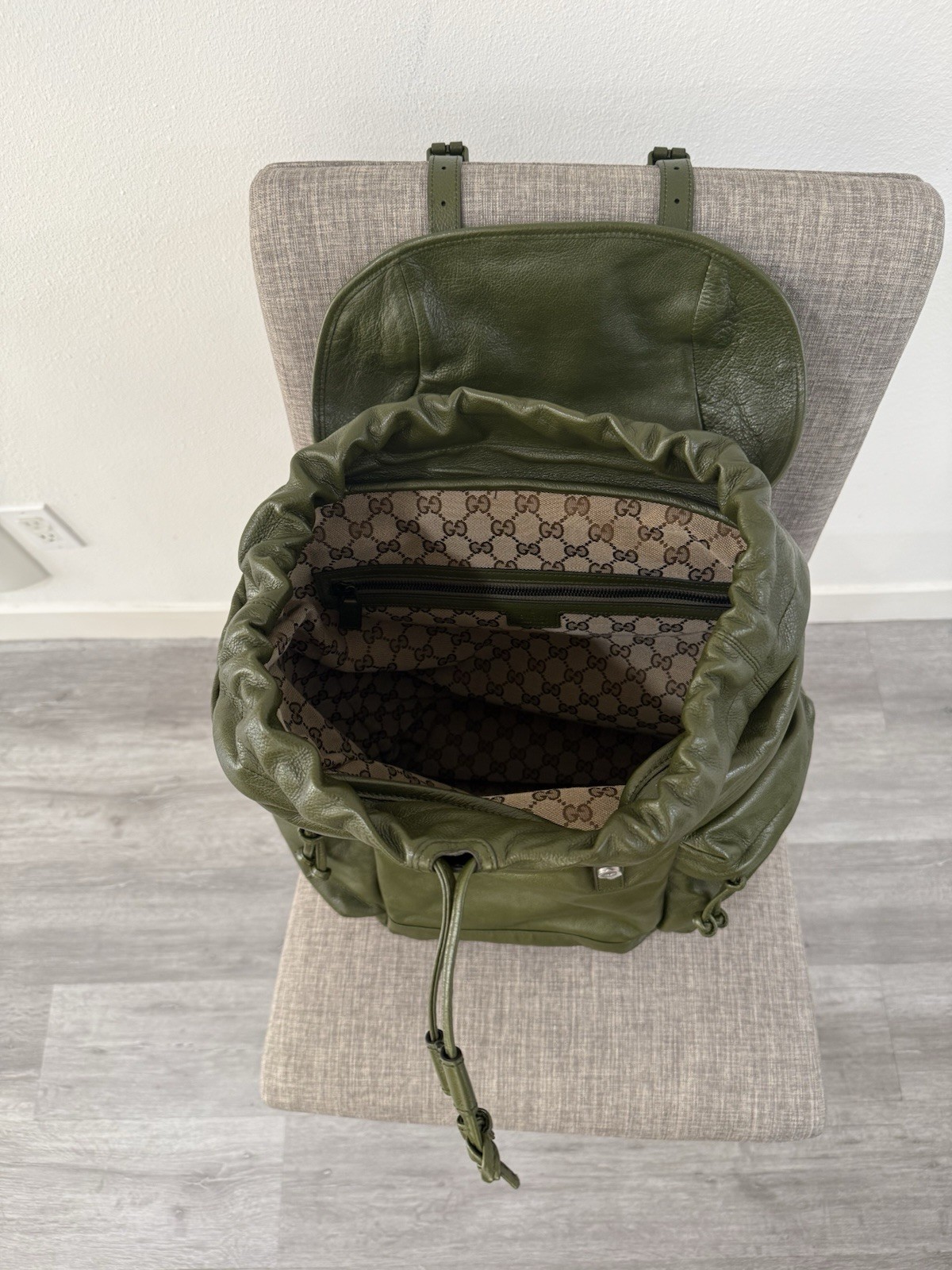 Gucci GG supreme Drawstring Backpack Green Khaki Leather 725657