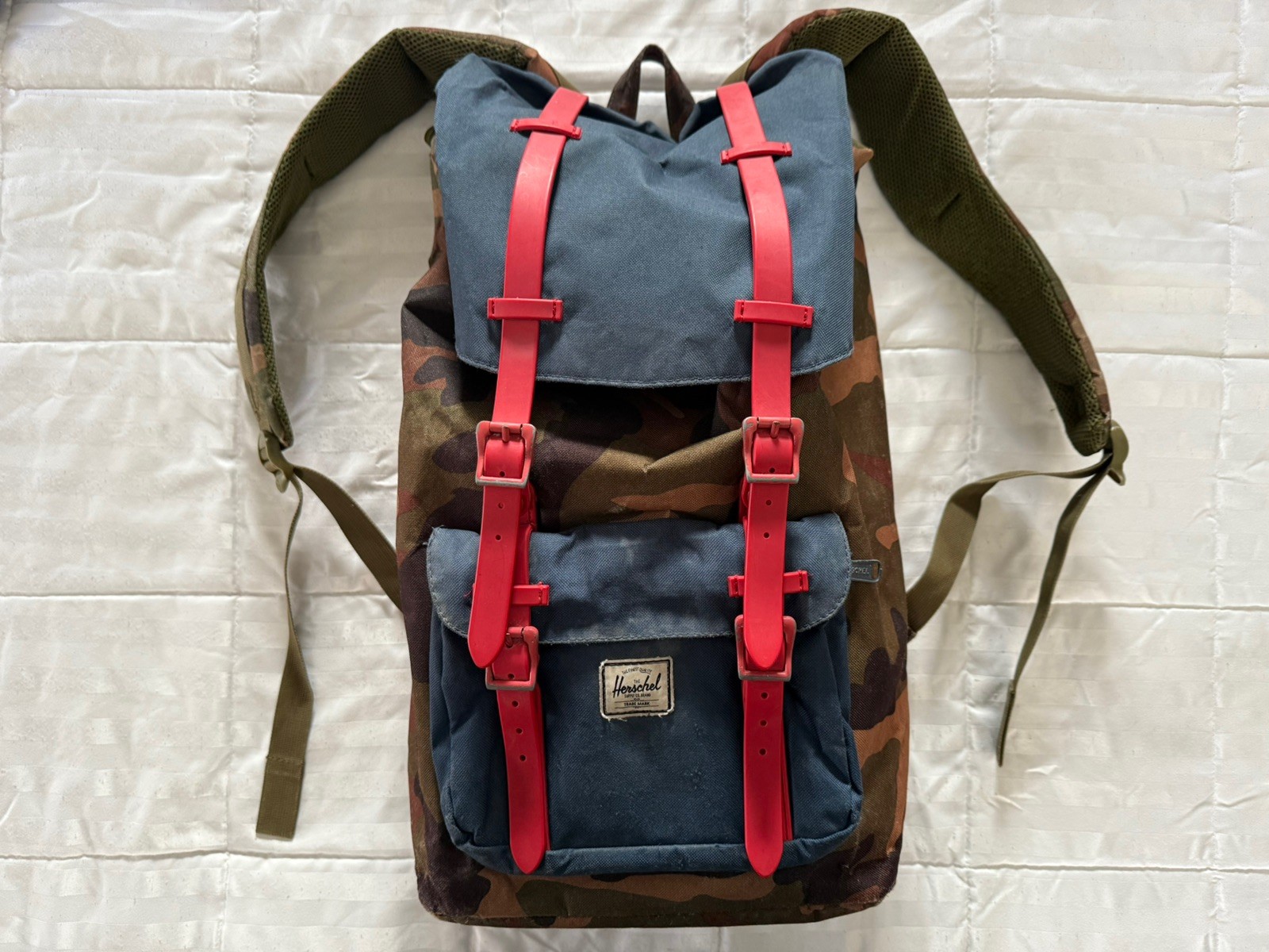 Herschel Supply Co. Backpack ‘Little America’ Woodland Camo/Navy/Red Rubber