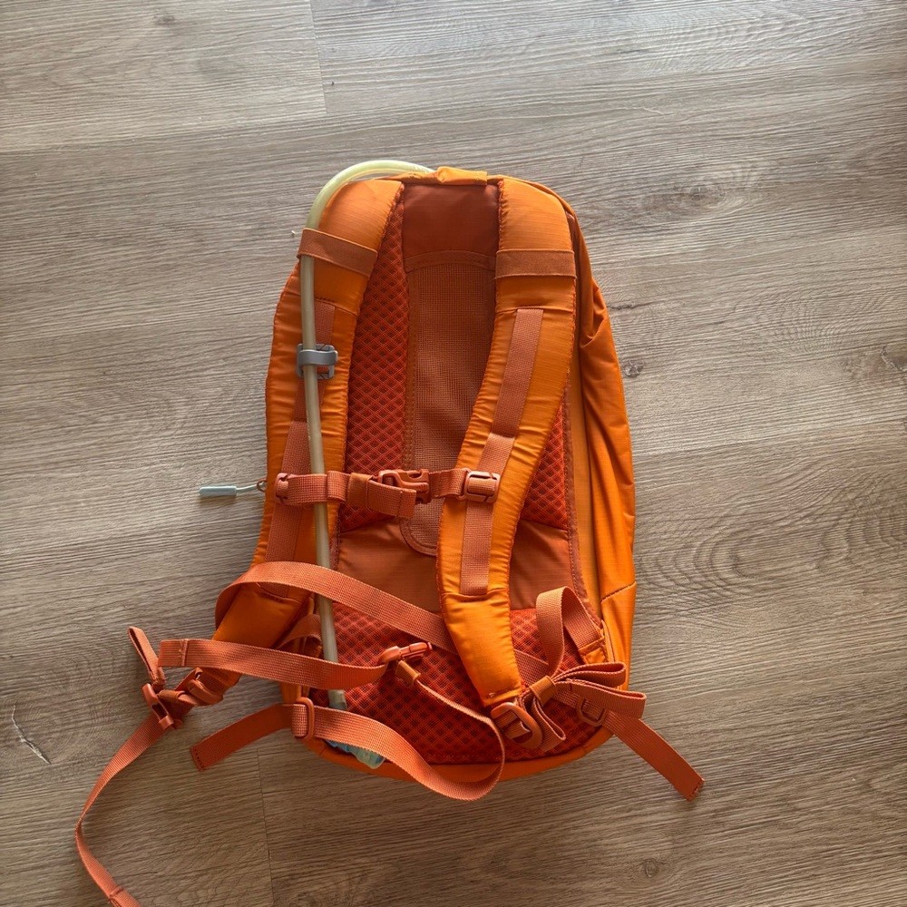 Hydro Flask Down Shift Backpack 14 Liter Water Pocket Hydration Pack Orange
