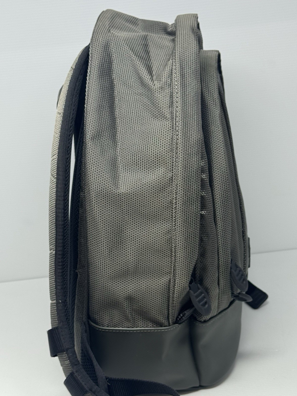 Tumi T2 Tech Backpack 513G Olive Green Appr 16x11x8 Ballistic Nylon & Leather