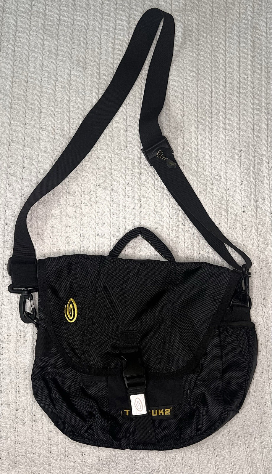 Timbuk2 Classic Messenger Bag Medium Black Gray Laptop School Work EDC Bag