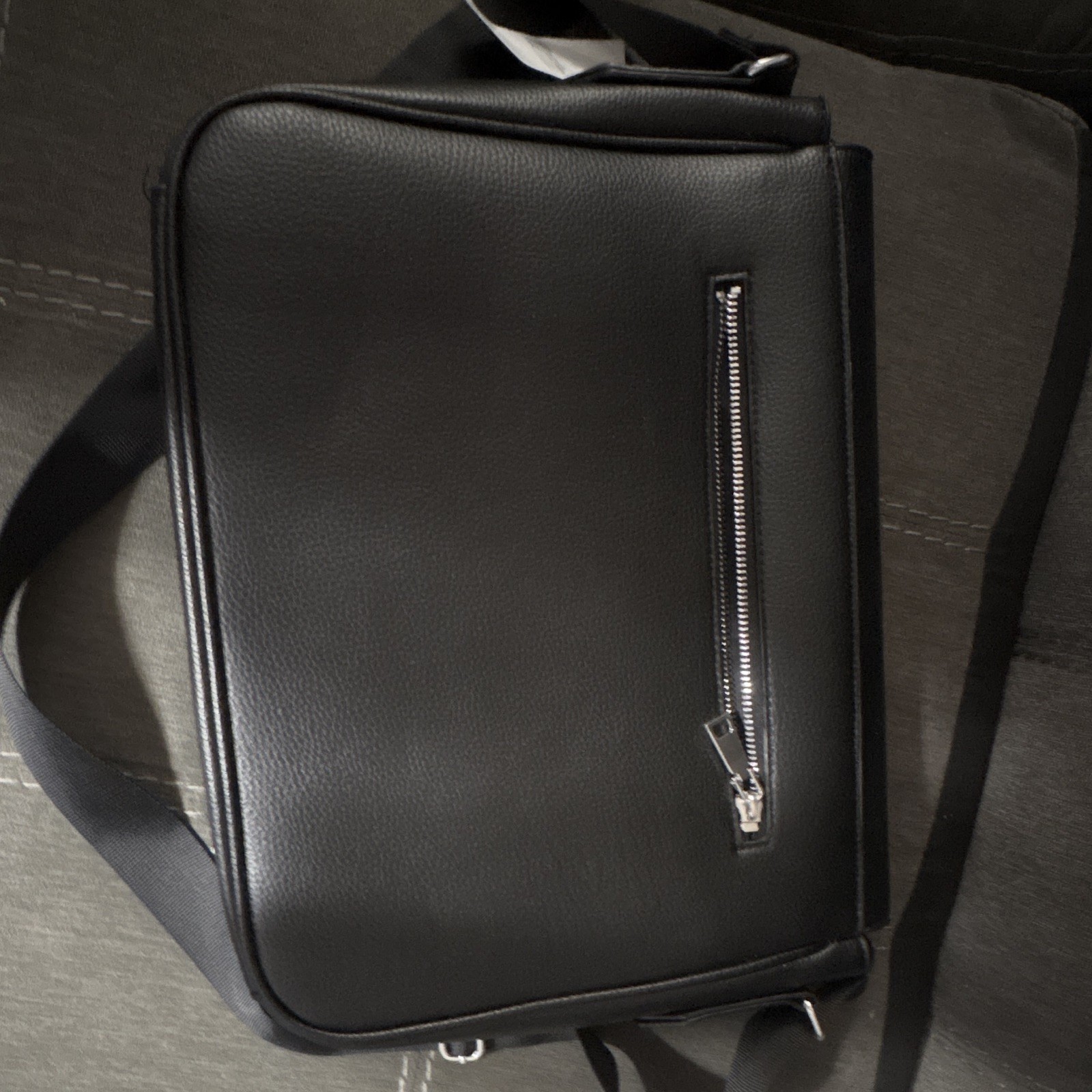 Black Men’s Medium Messenger Bag Zip Closure Adjustable Shoulder Strap Solid