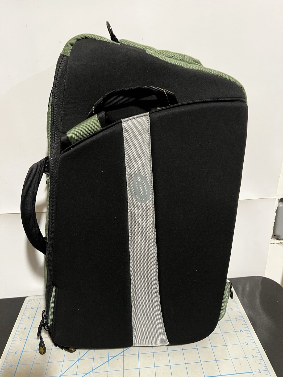 Timbuk2 Outtawhack Messenger Bag Laptop Convertible Backpack 3 in 1 Gray Black