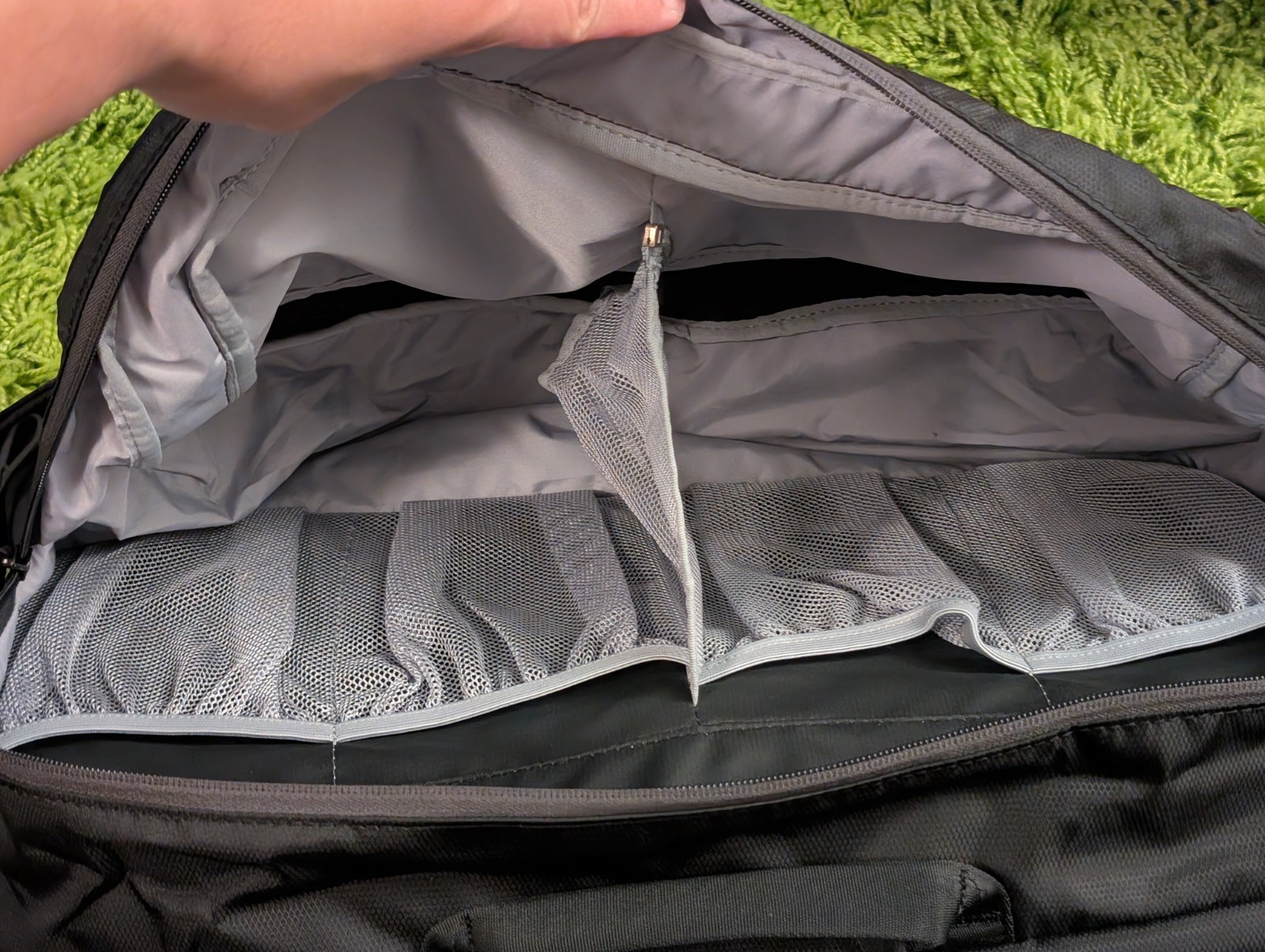 Nike Run Duffel Bag 34L Black Reflective Swoosh Waterproof Zip Running Gym