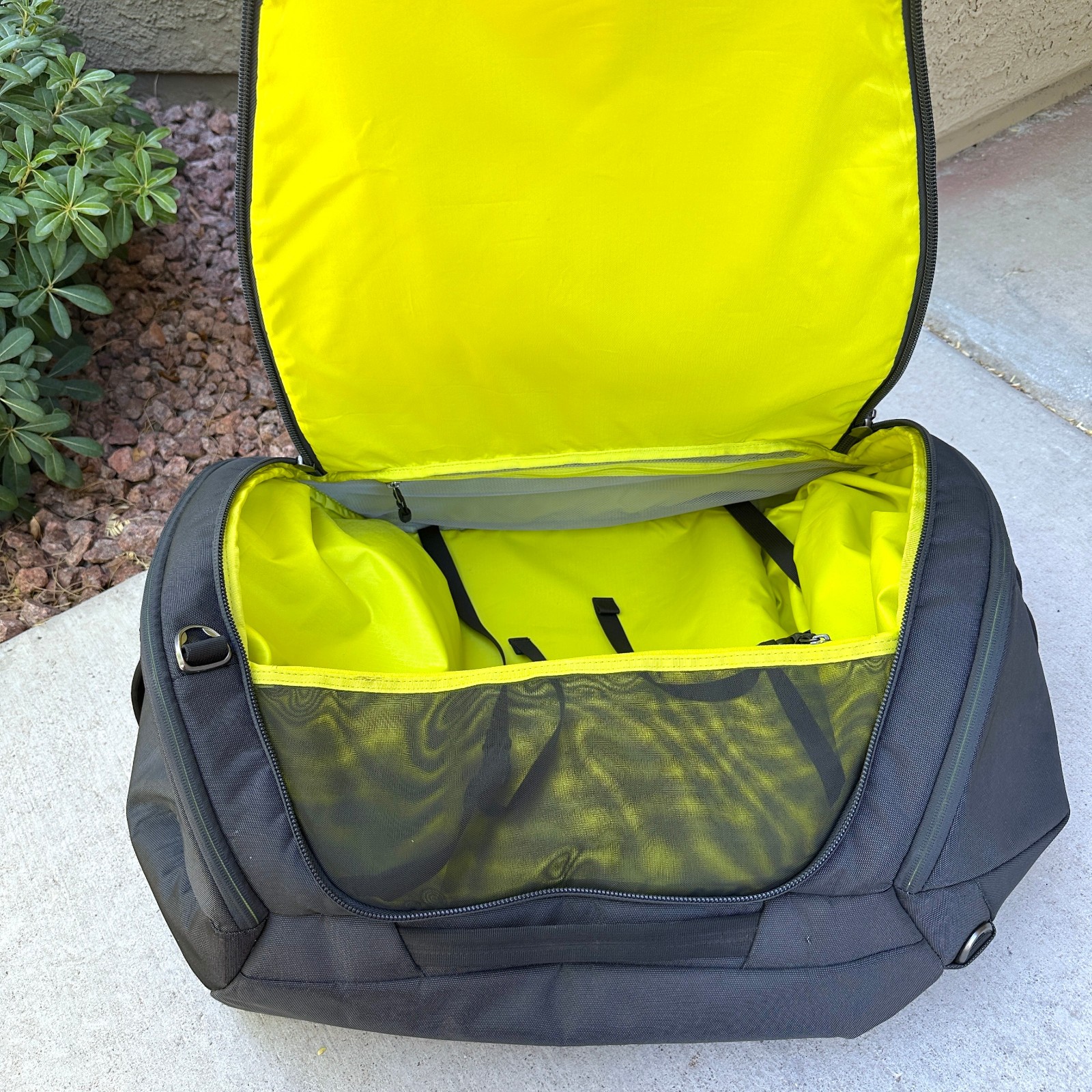 Thule – Weekender Duffel 25″ x 17″ x 13″ Travel Bag Cross Body Large