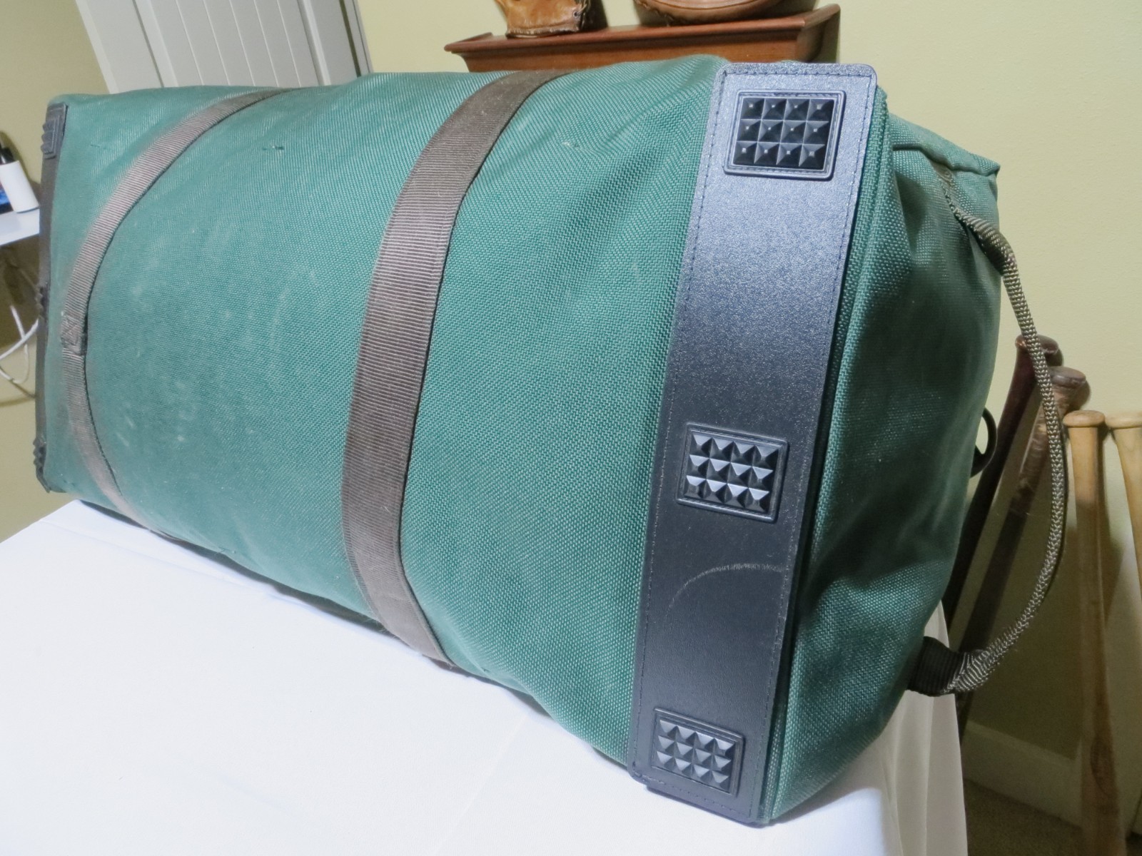 Cabelas XL Rugged Canvas & Leather Duffle Hunting Travel Bag Green 36x14x12″