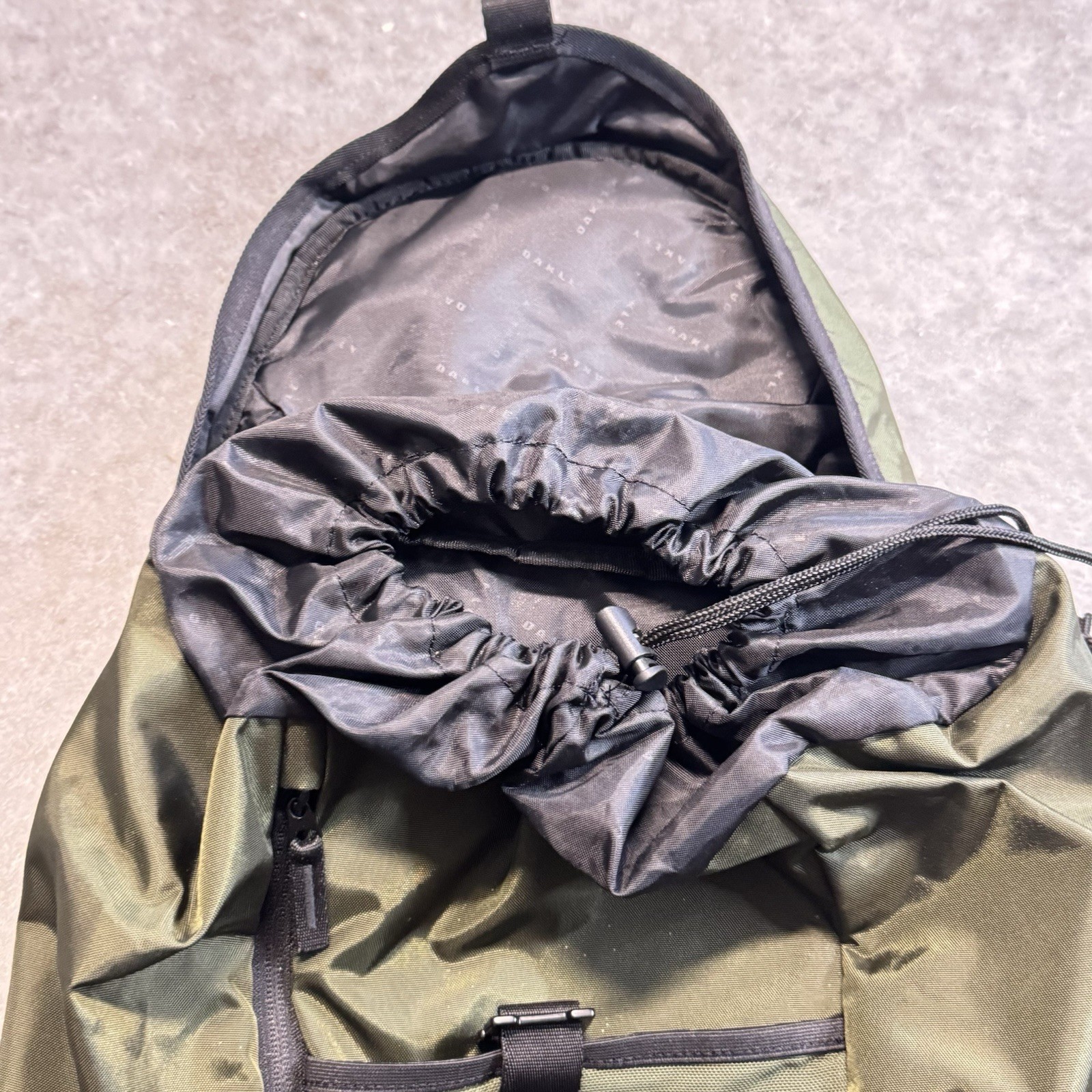 Oakley Clean Days Backpack Dark Brush Green 22L 100% Recycled Nylon