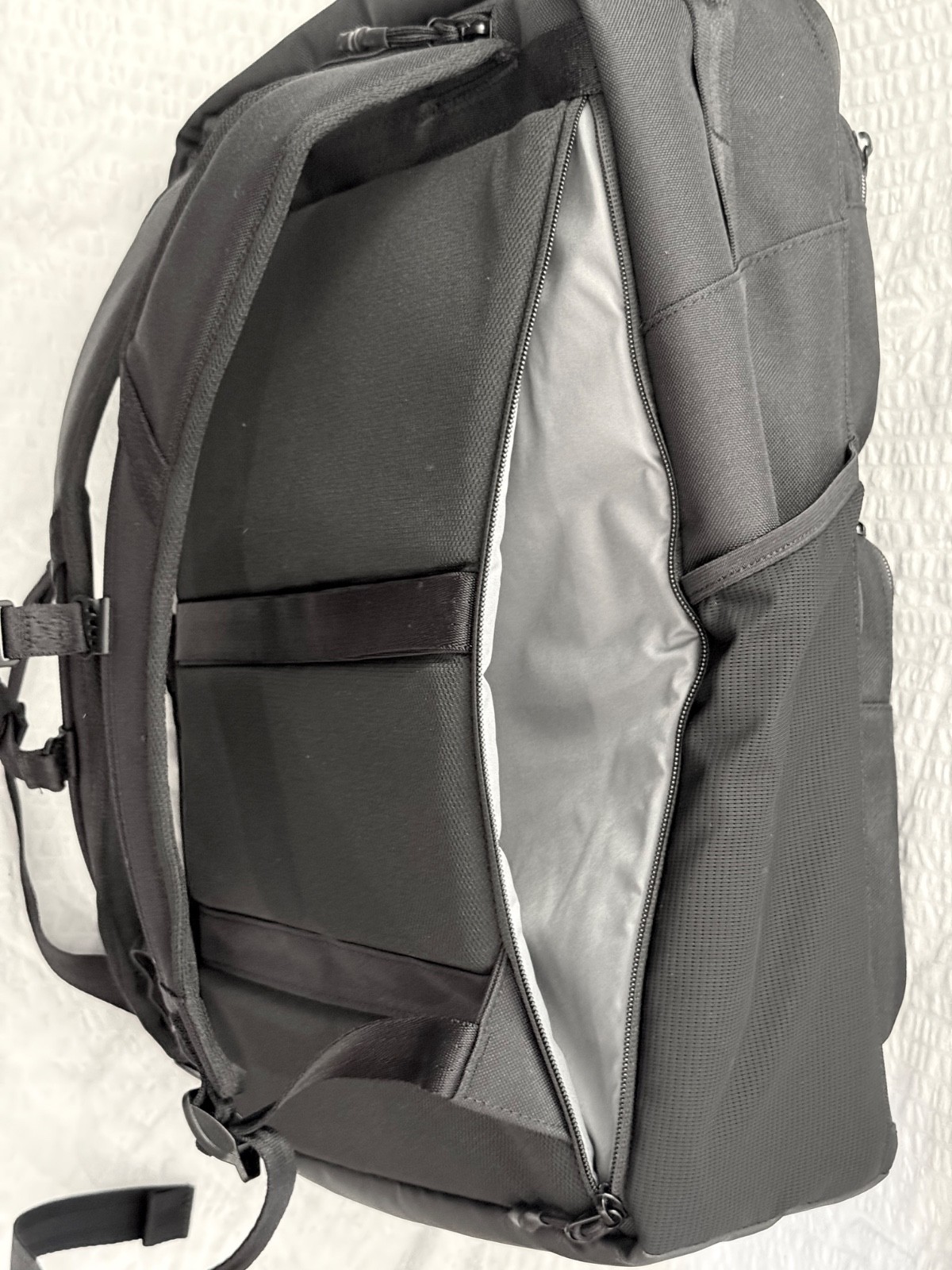 NIKE Utility 2.0 Tactical Black Grey Multi Use Backpack FN4106-010 27L