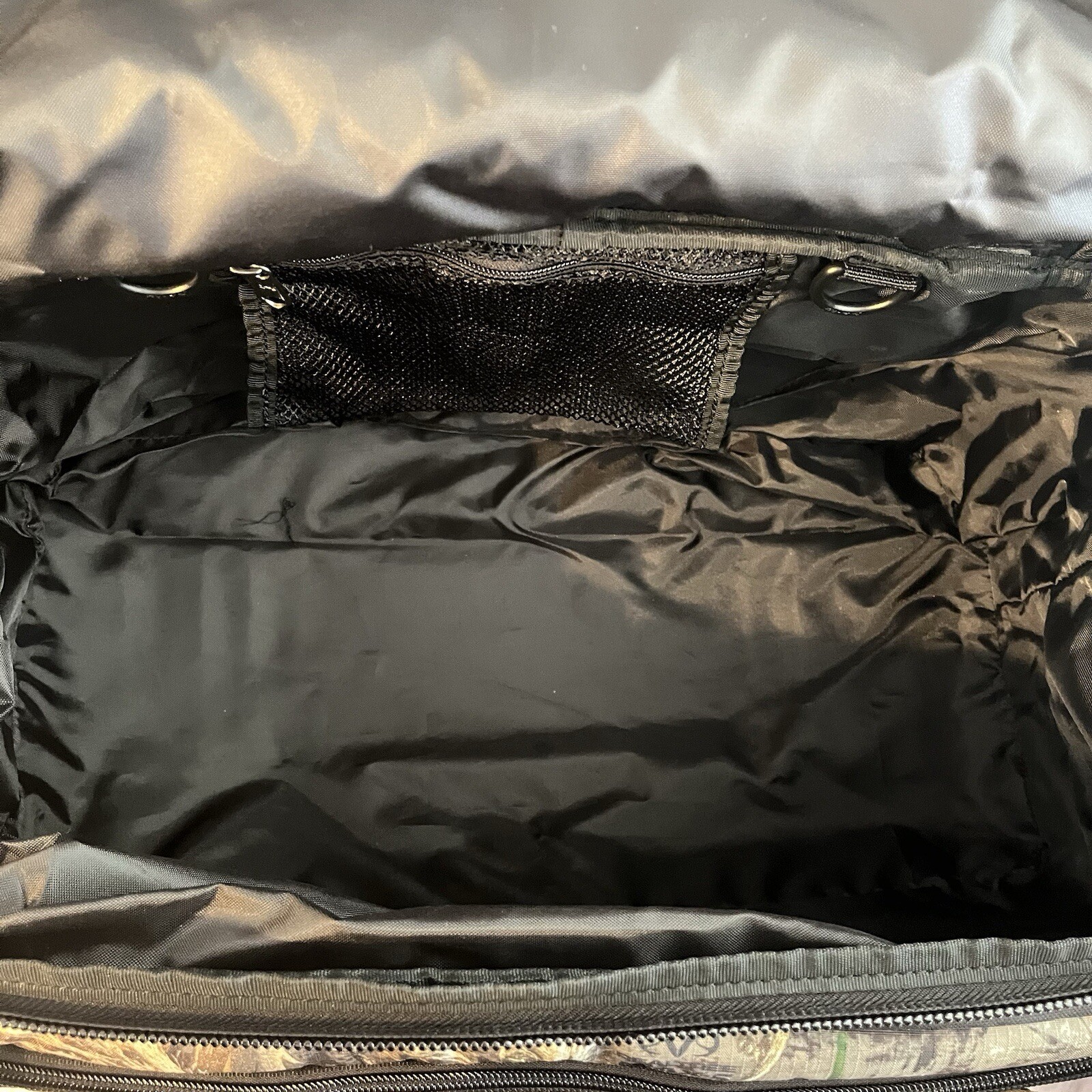 Under Armour Realtree Camo Utility Duffle Weekender Bag 18 x 10 x 10 Rare SAMPLE