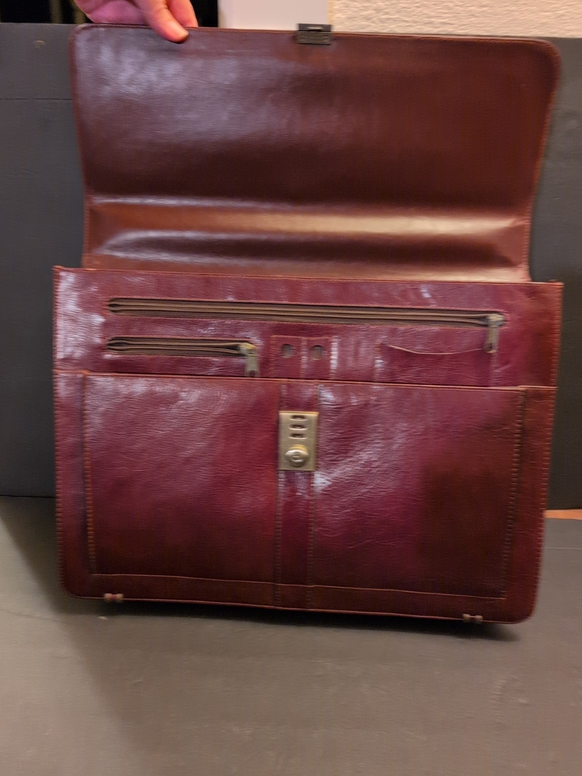Stebco Briefcase Genuine Cowhide Caramel Shoulder Strap, New With Tags