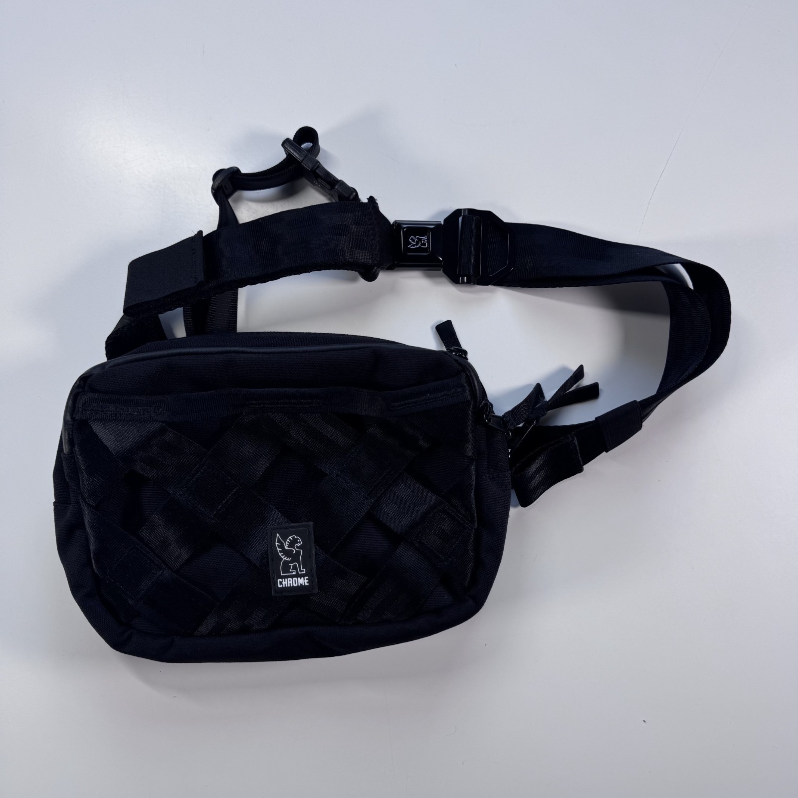 CHROME INDUSTRIES Barrage 5L Sling Crossbody Bag Small Black