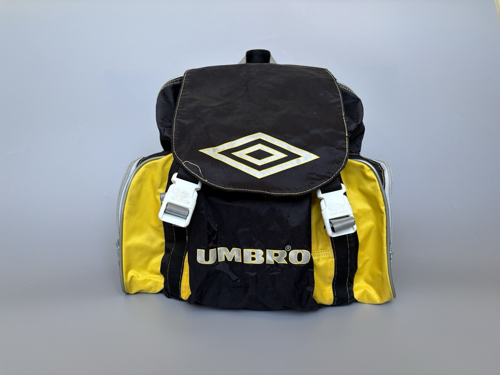 Umbro Vintage Backpack Rucksack Black Yellow Nylon Y2K Sport Football Bag⁠