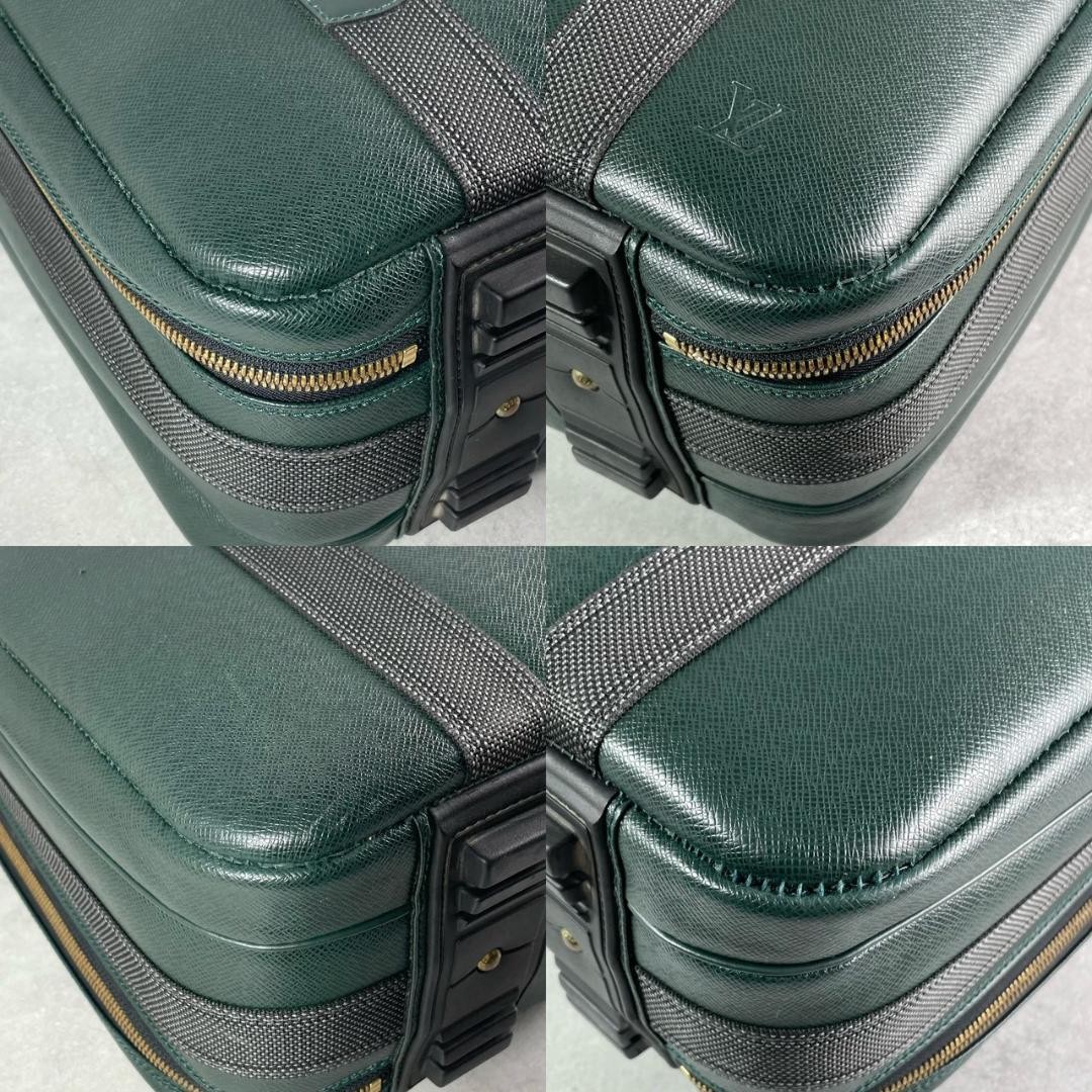 Louis Vuitton Taiga Satellite 53 2Way Boston Bag Dark Green Leather Excellent