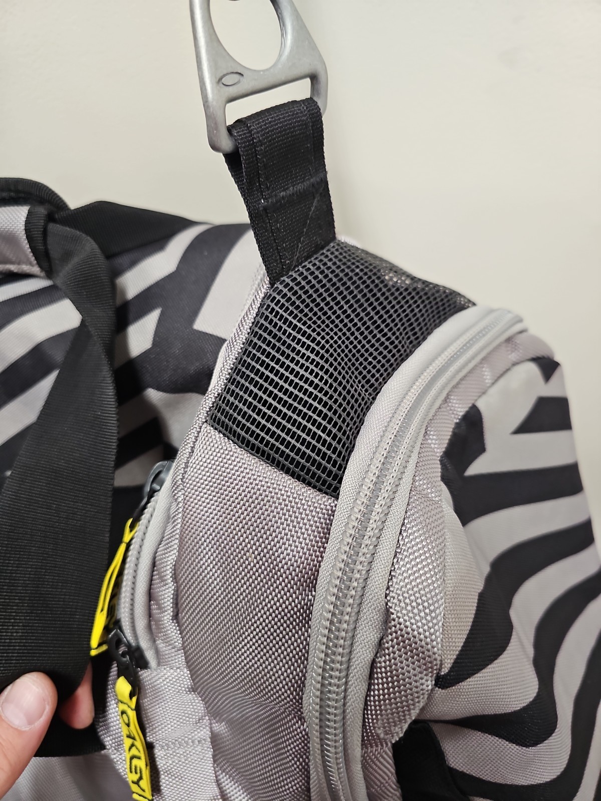 Oakley Sample Gray Black Nylon Large Duffle Bag Y2K Rare