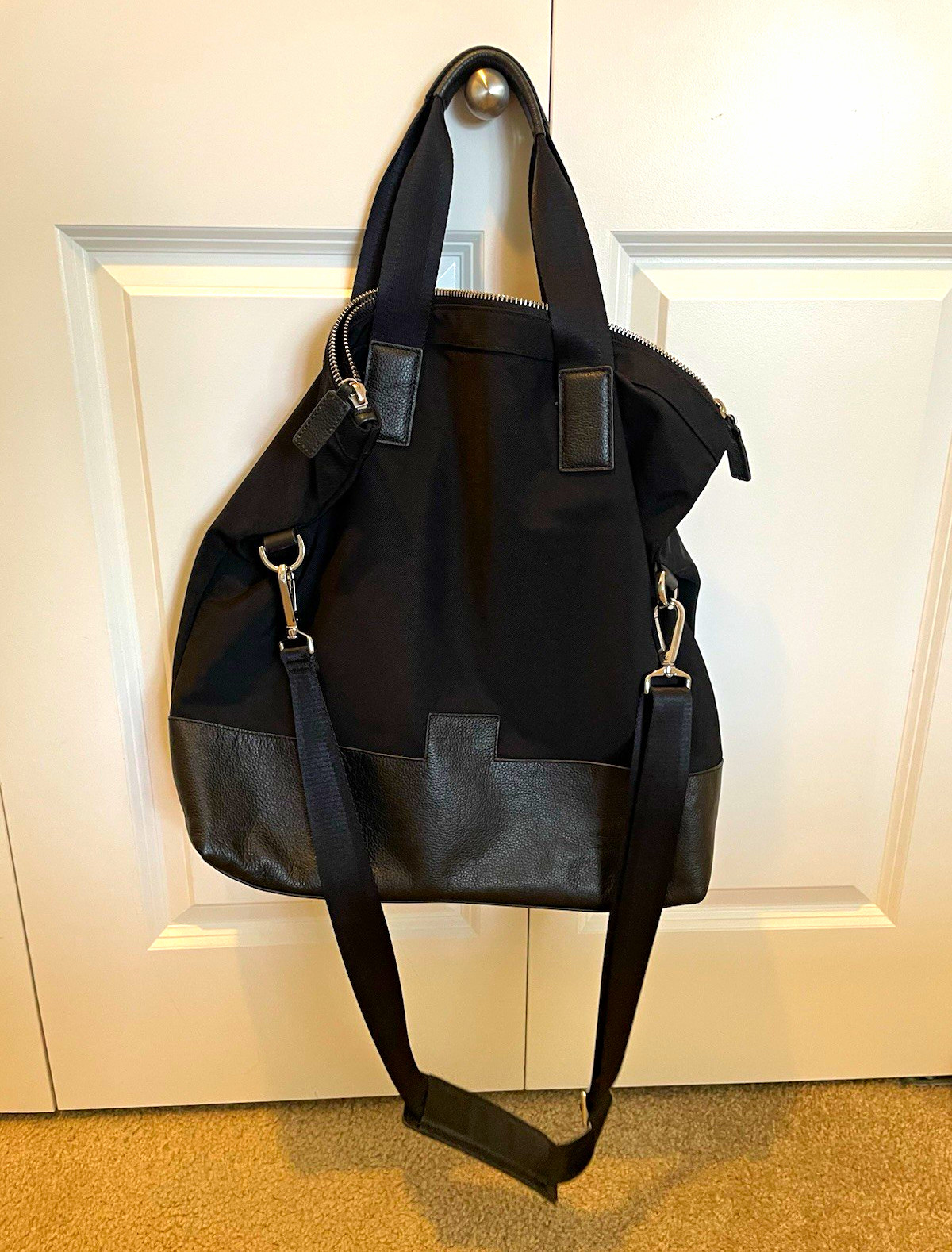 Banana Republic Black Duffle Bag Zip Closure Adjustable Shoulder Strap Men