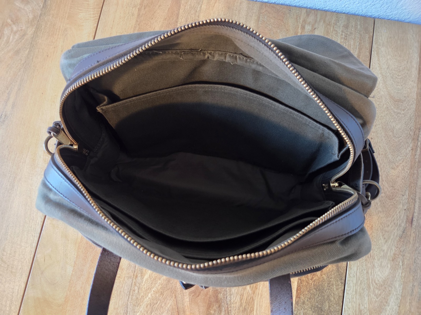 Filson Rugged Twill Padded Computer Bag | YKK Era | Otter Green | Made in USA