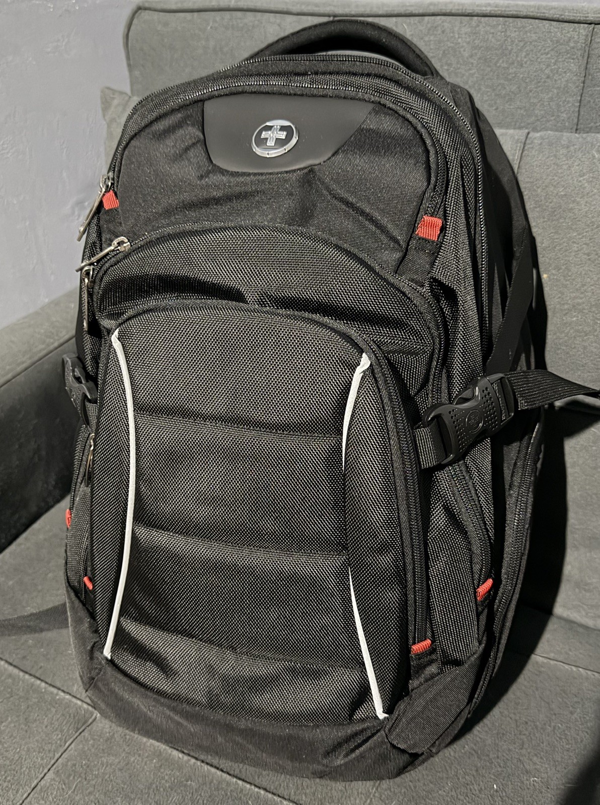 Swissdigital Design – Belp Backpack – red and Black