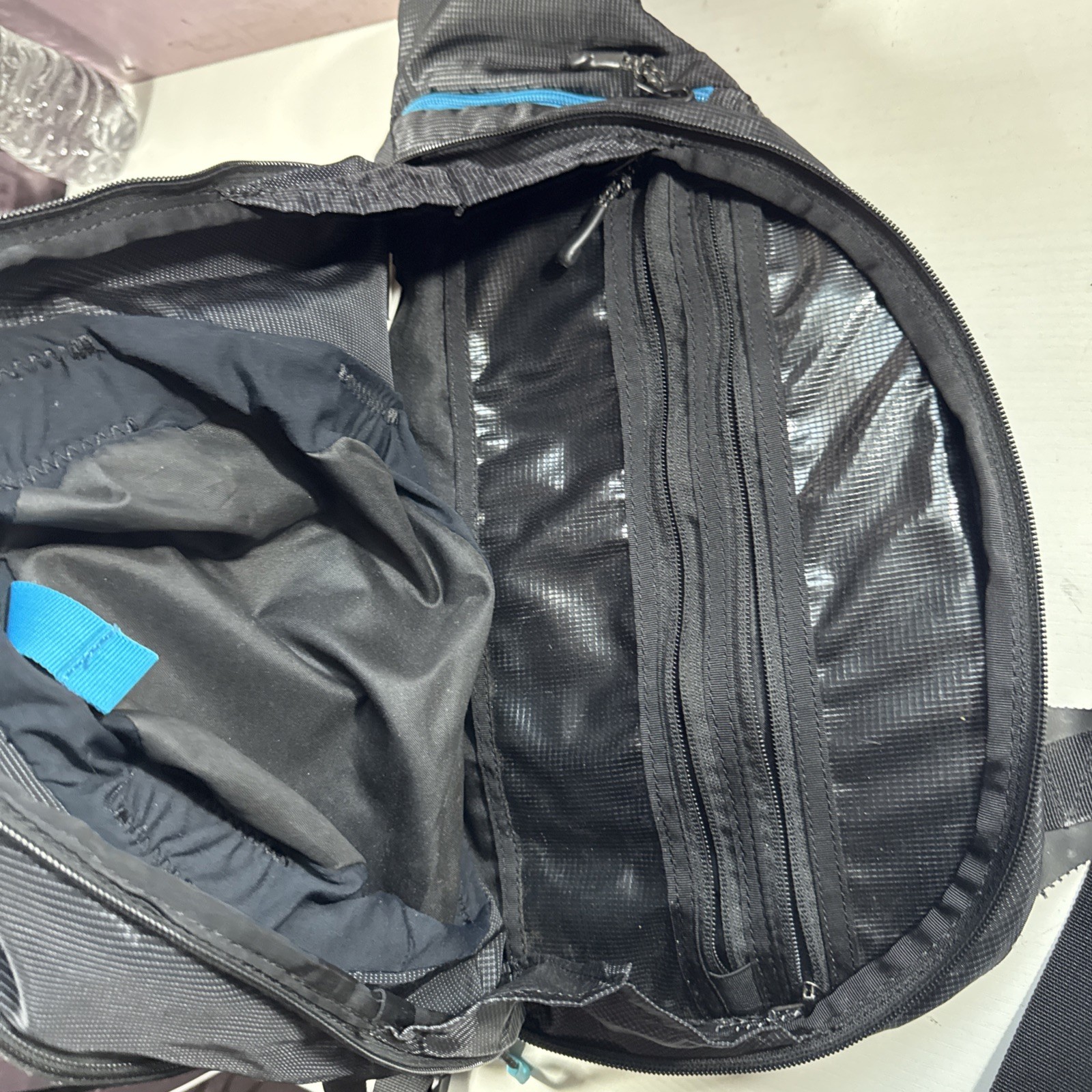 Thule Crossover Sling Bag – Used Good Condition
