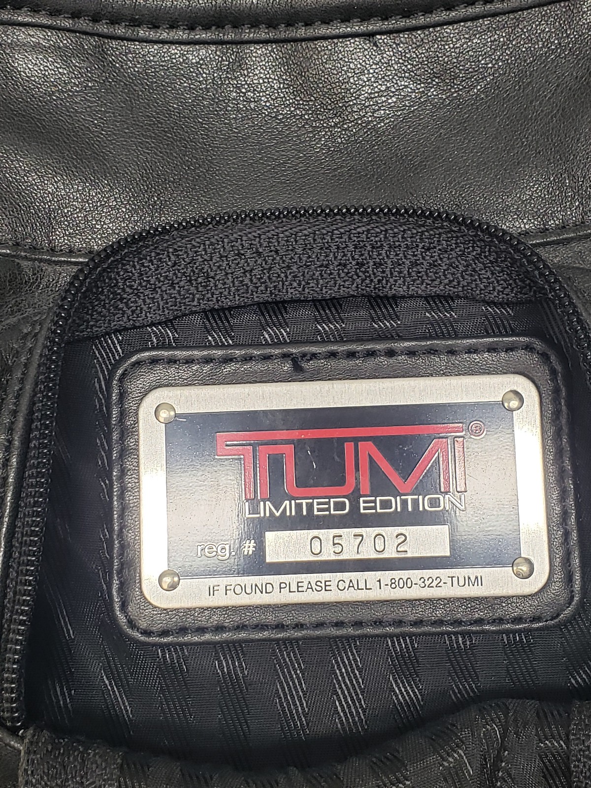 Tumi Men Shoulder Bag Black Adjustable Straps Multi Pockets Zip Closure Casual