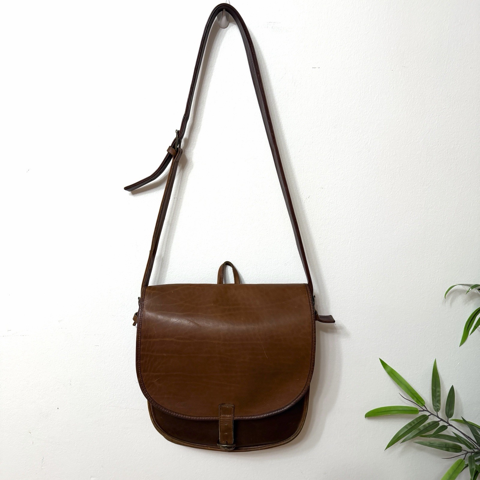 Joseph Hanna New York Handmade Brown Leather 11.5” X 13” Messenger Crossbody Bag