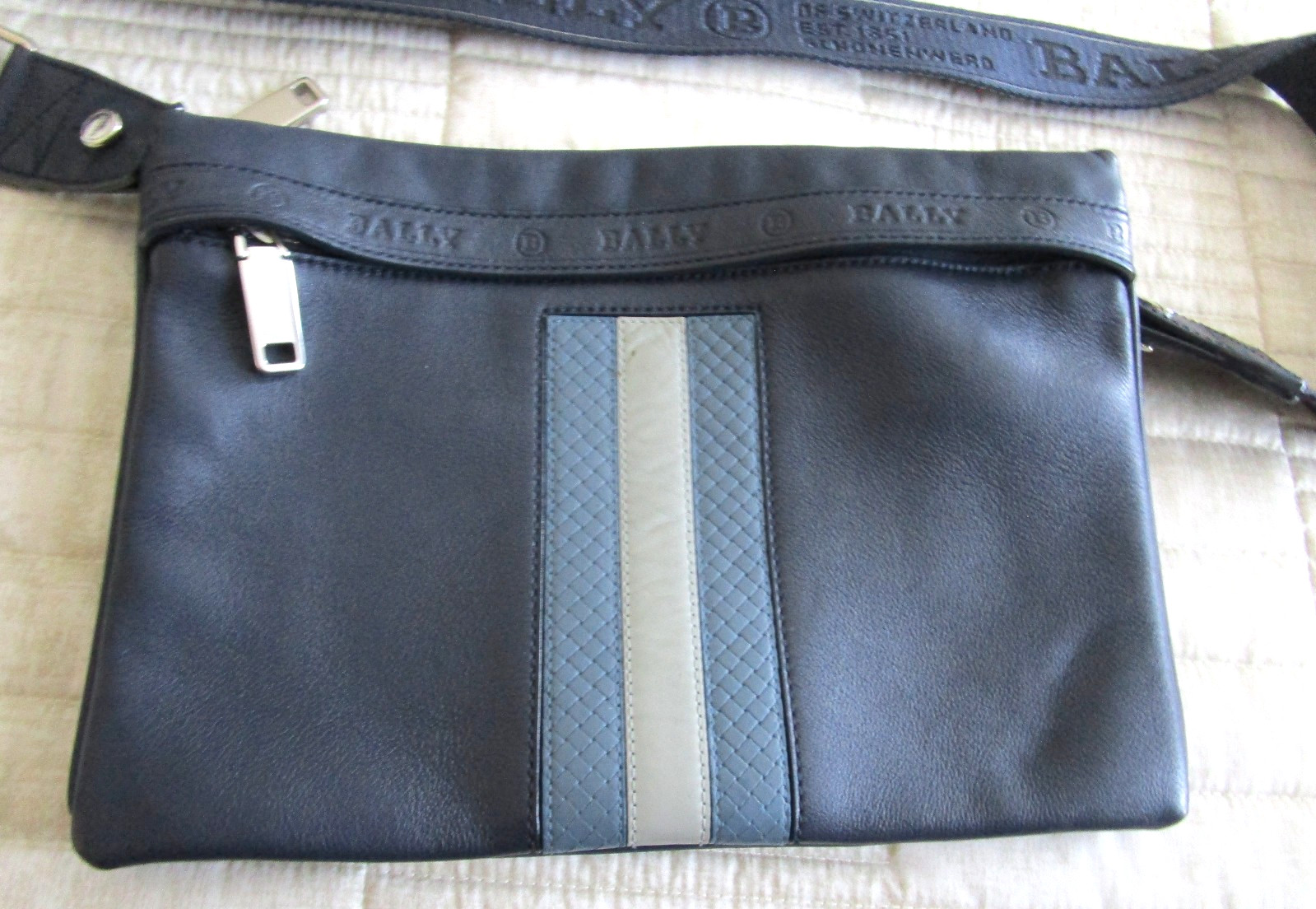 Bally Men’s Leather Navy Blue Crossbody Messenger Bag Harvey.IDR – Blue Stripe