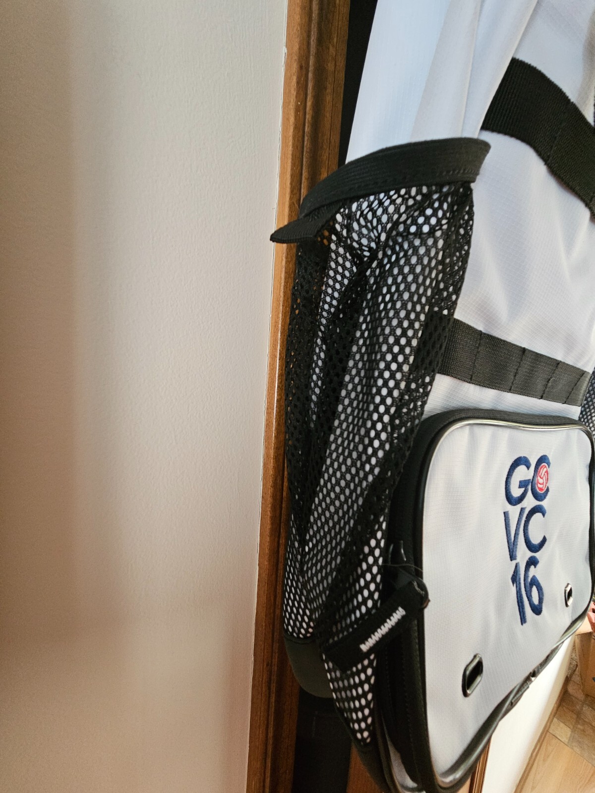 mizuno black/ white 14″×20″ backpack with side pockets