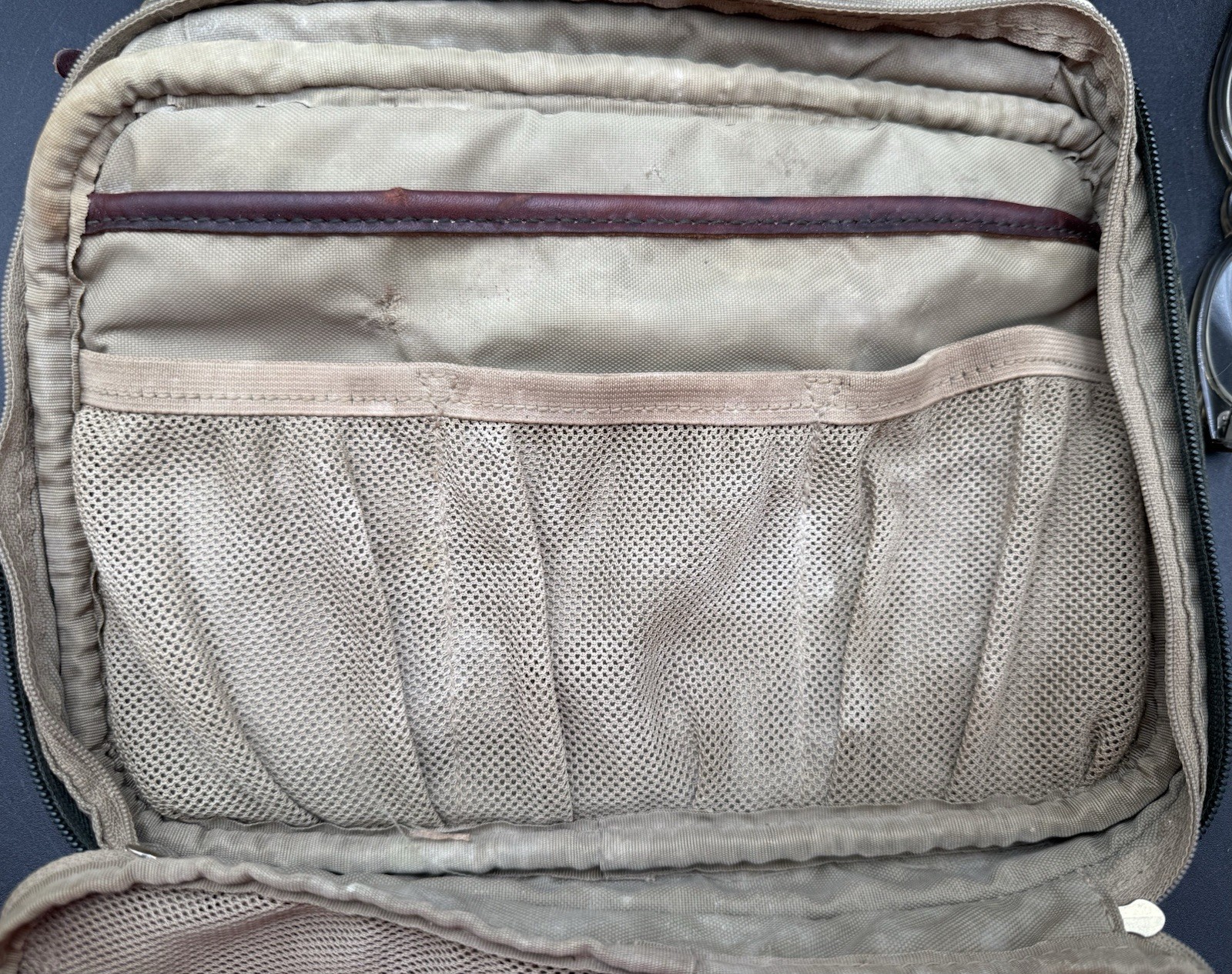 Orvis Battenkill Travel Hanging Toiletry Bag Dopp Kit Canvas & Leather