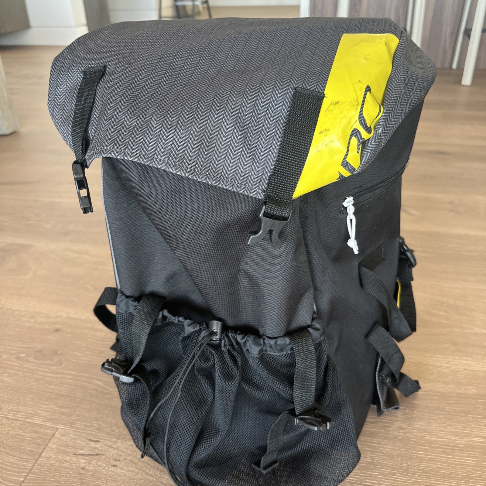 Oakley RC Utility Terrain 25L Backpack Gray Herringbone Yellow Europe