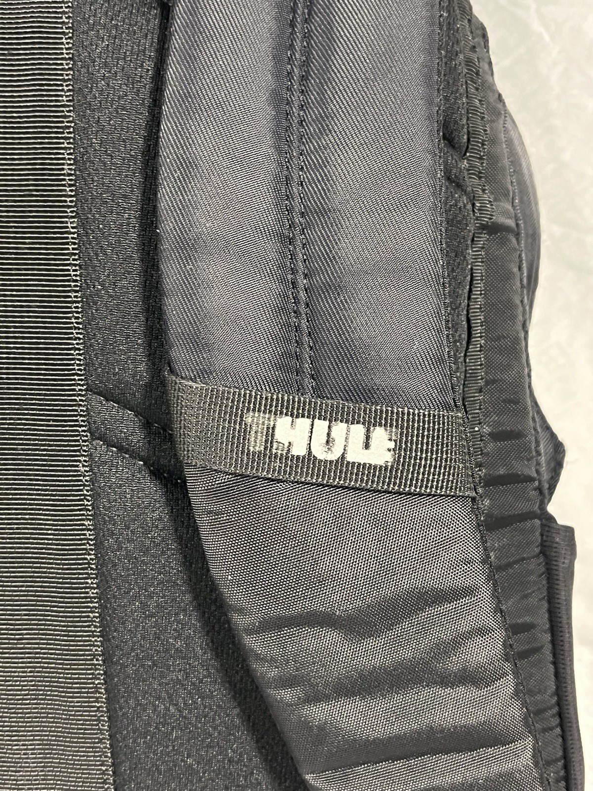 Thule Departer Black Back Pack 17x12x9 Glasses Pocket 21 Liter Laptop Travel
