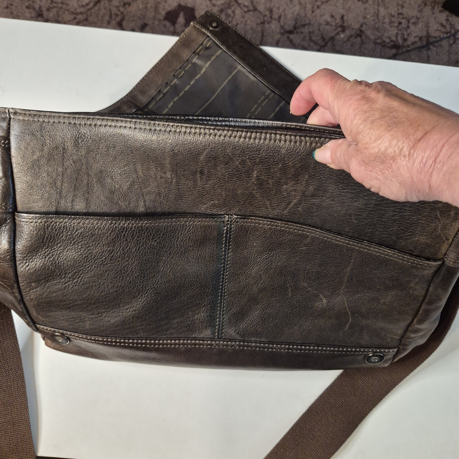 Vintage Kenneth Cole Reaction Brown Genuine Leather Messenger 11″x14″x4″