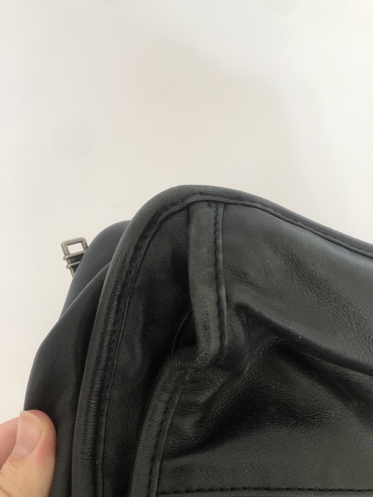 TUMI Alpha Medium Crossbody Black Leather Vertical Multi Pockets Messenger Bag