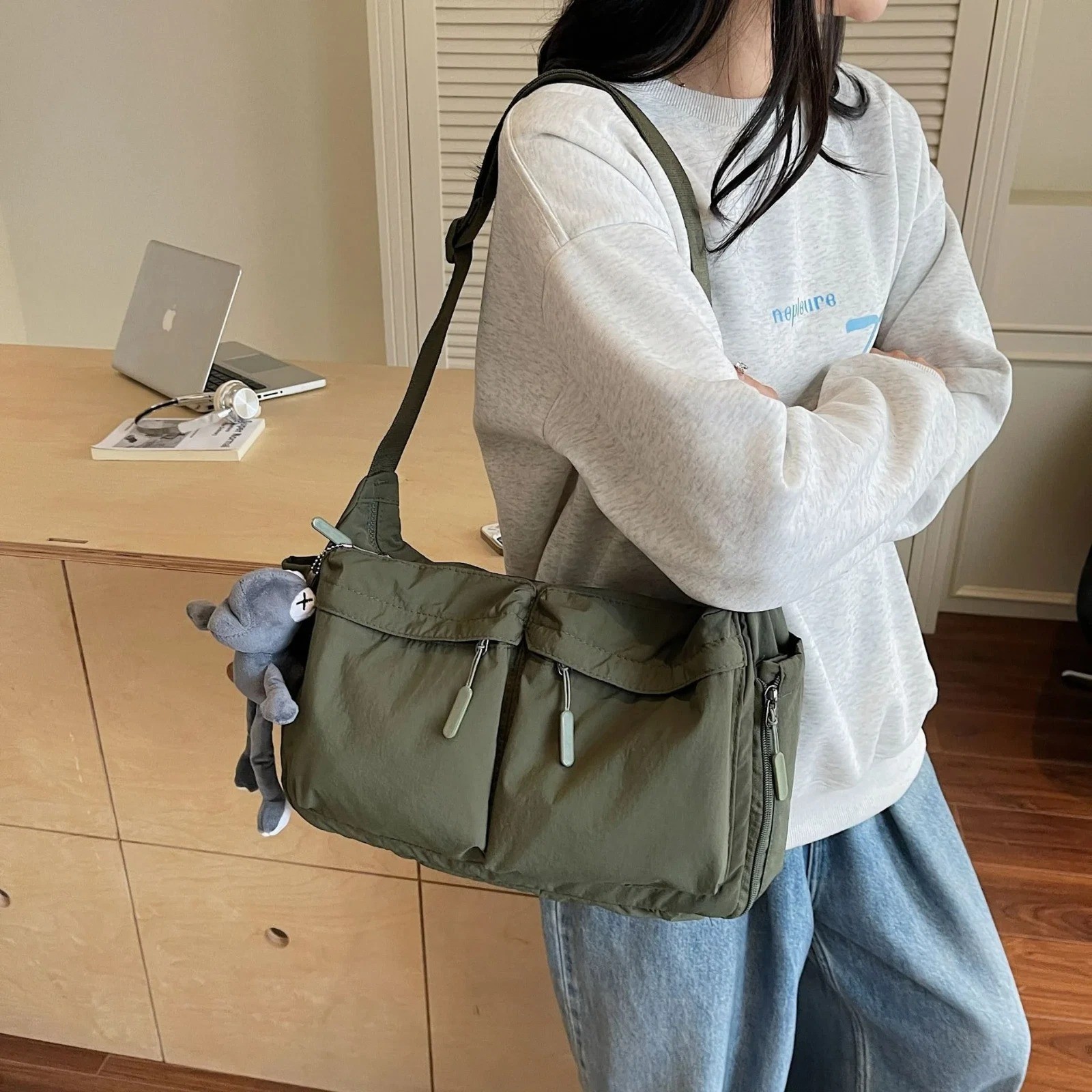 UNIQLO Casual Multi-pocket Messenger Bag Men Women Shoulder Bag Travel Sport Bag